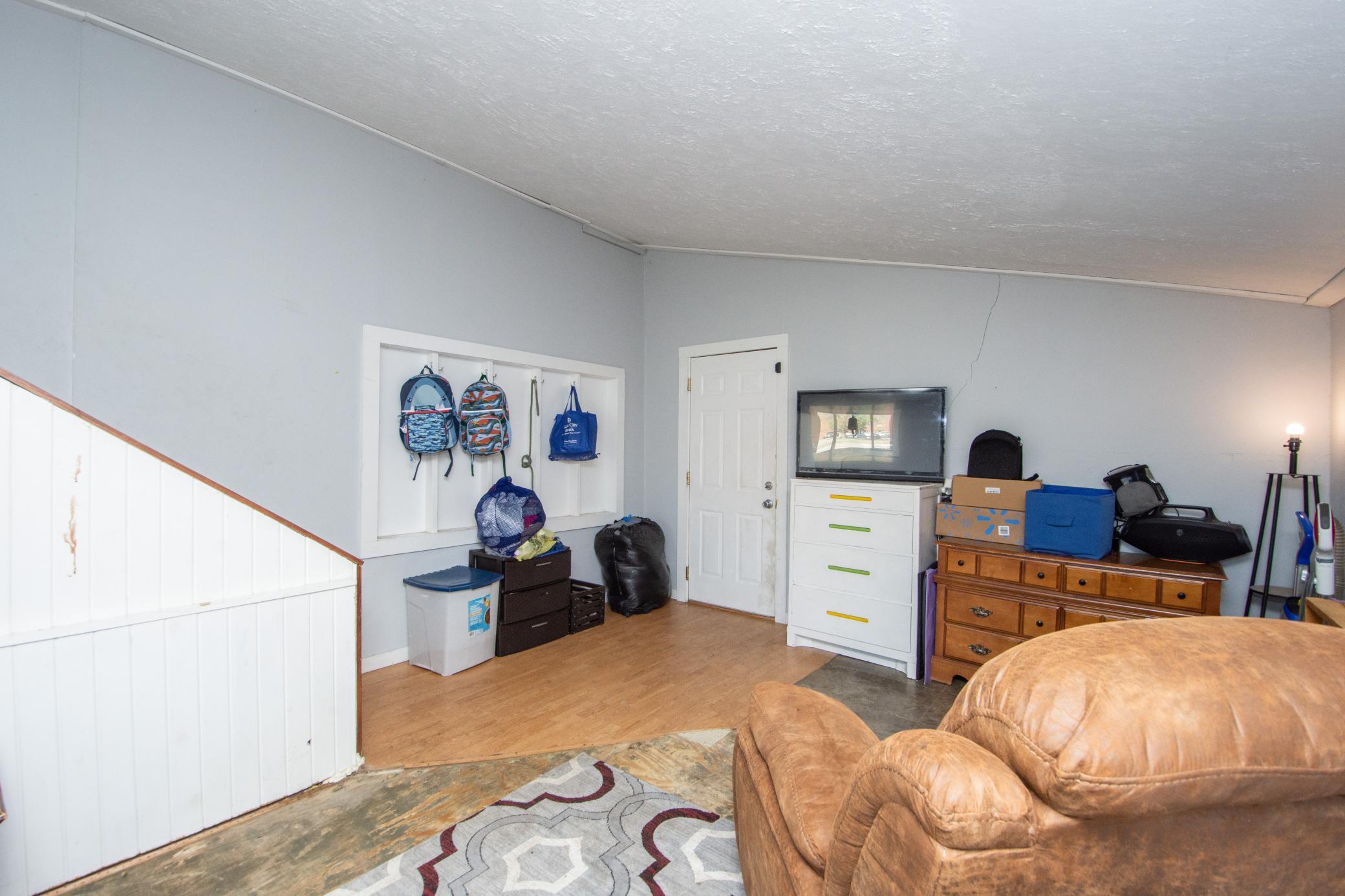 509 Center Avenue E Property Photo 4