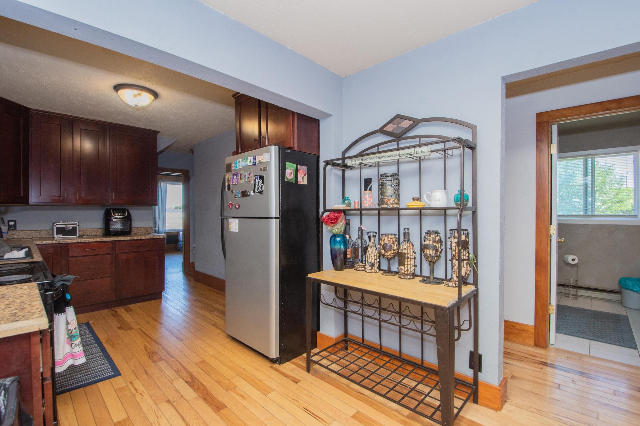 509 Center Avenue E Property Photo 6