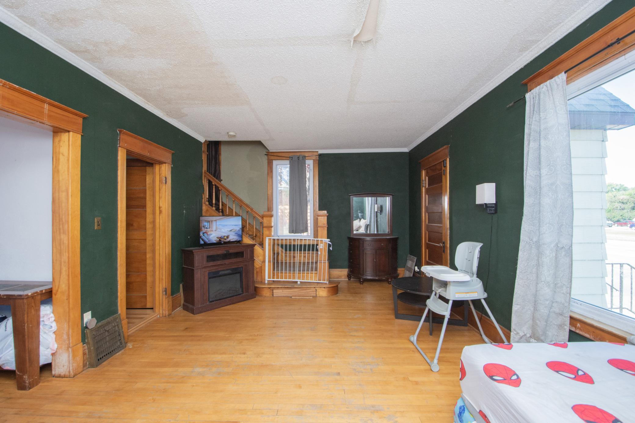 509 Center Avenue E Property Photo 12