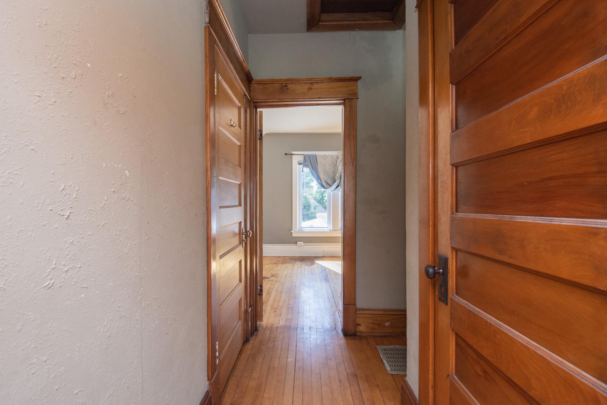 509 Center Avenue E Property Photo 20