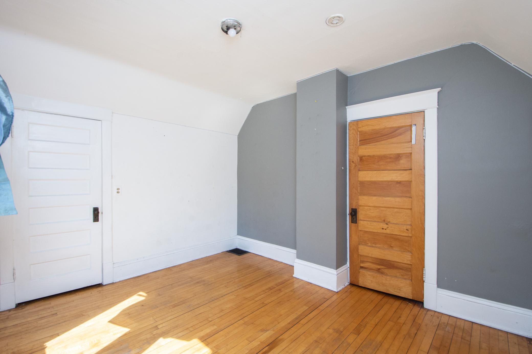 509 Center Avenue E Property Photo 21