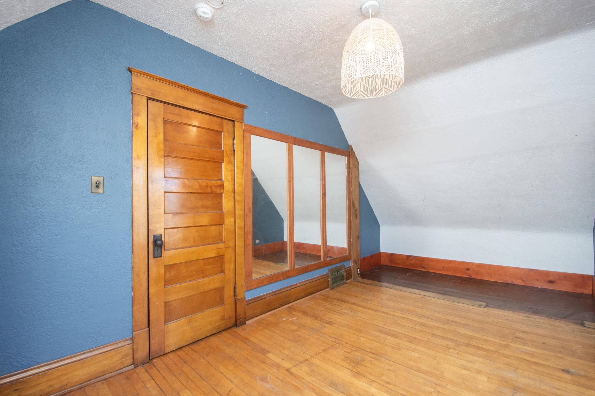 509 Center Avenue E Property Photo 23