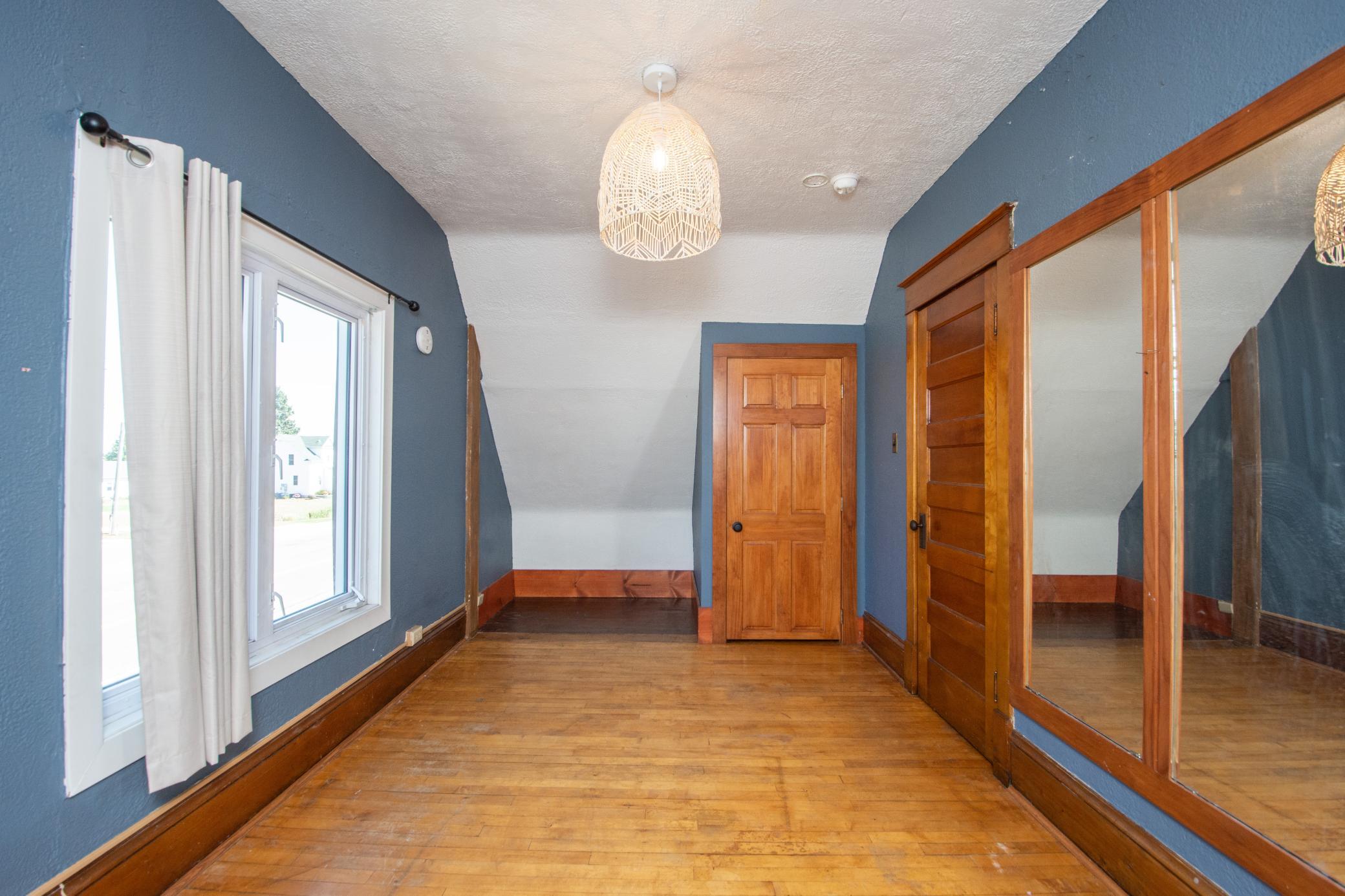 509 Center Avenue E Property Photo 25