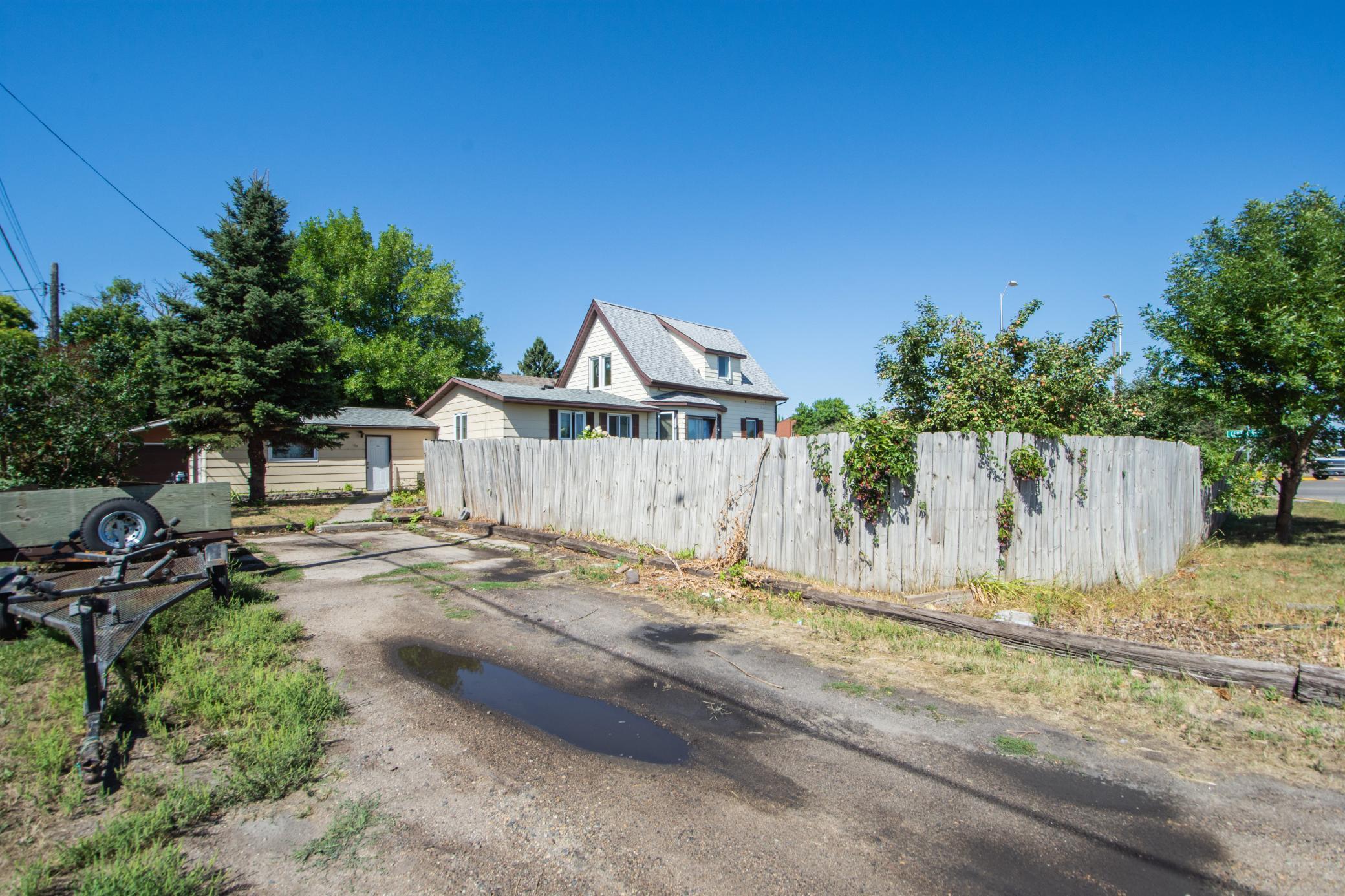509 Center Avenue E Property Photo 29