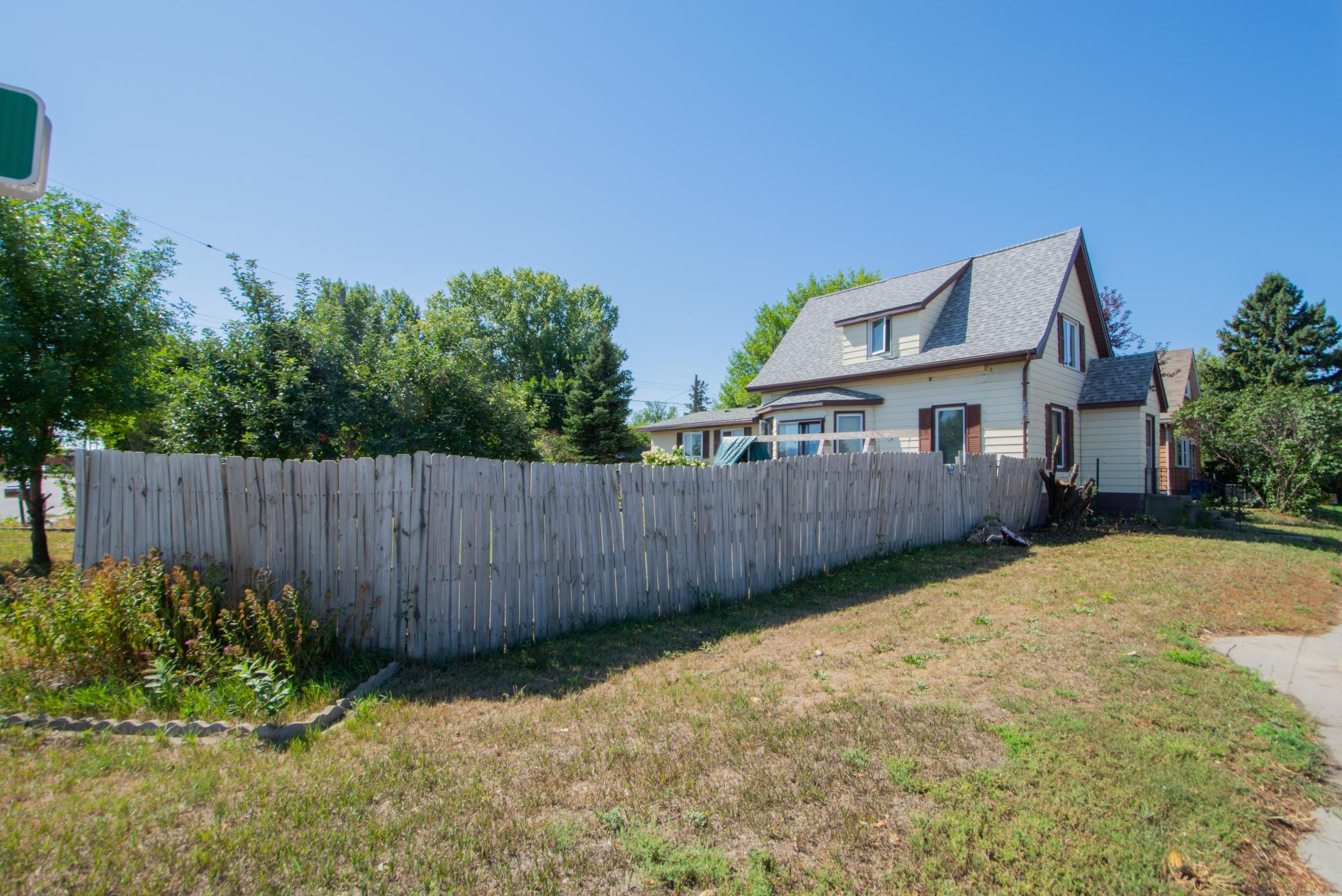 509 Center Avenue E Property Photo 30