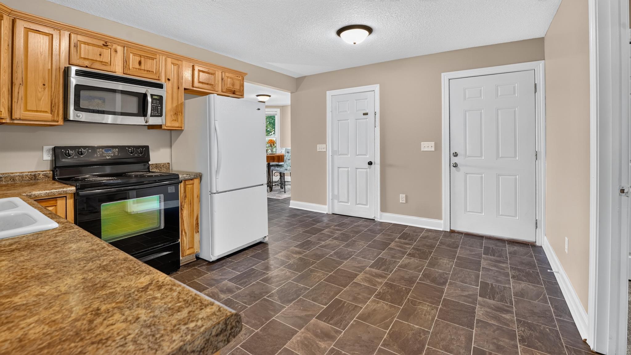 106 Lark St Property Photo 10