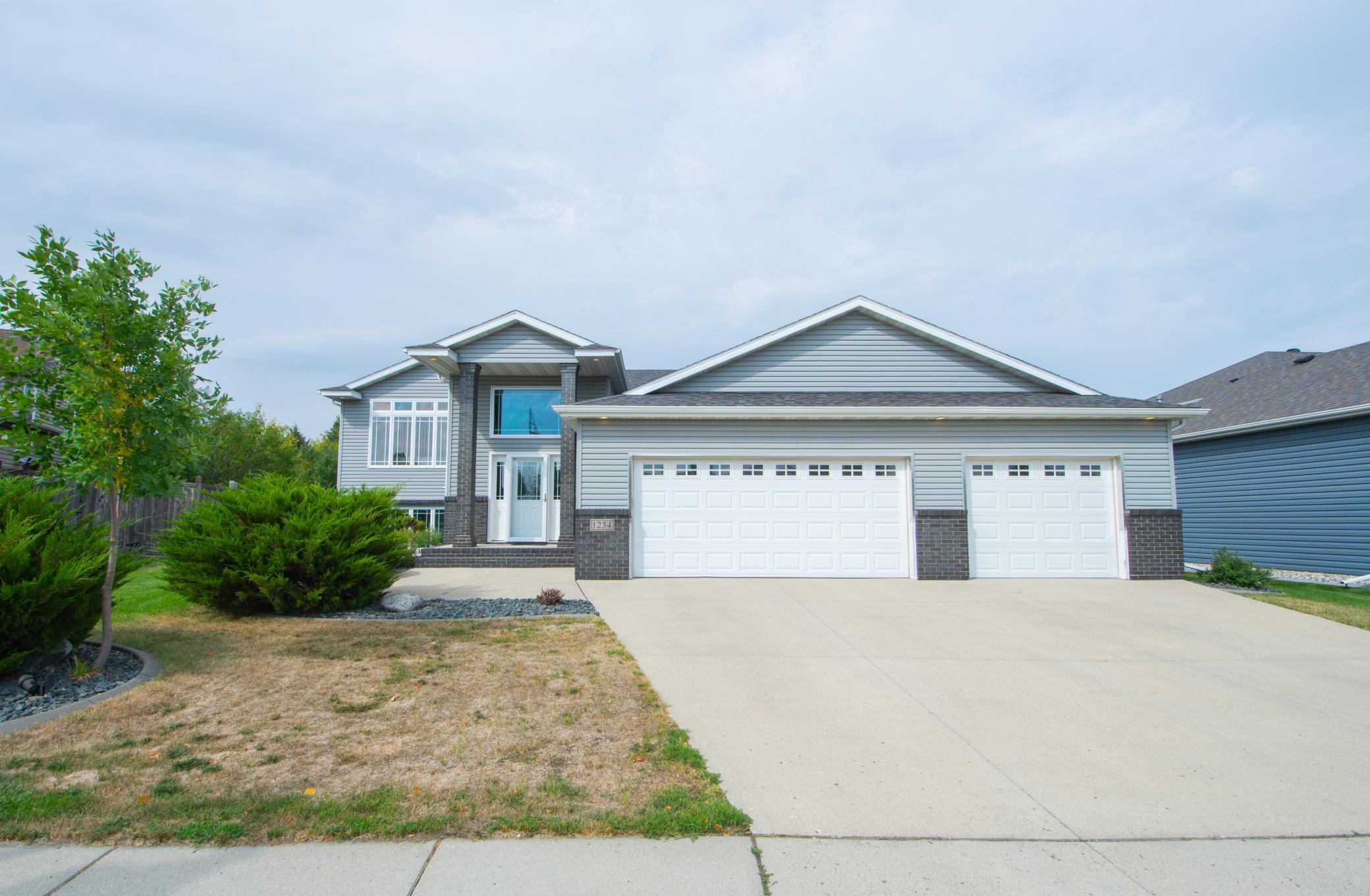 1234 35th Street Circle S Property Photo 1