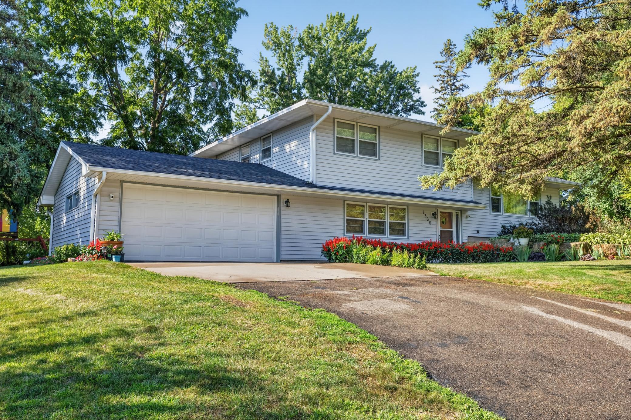 1300 Lakeview Avenue Property Photo 1