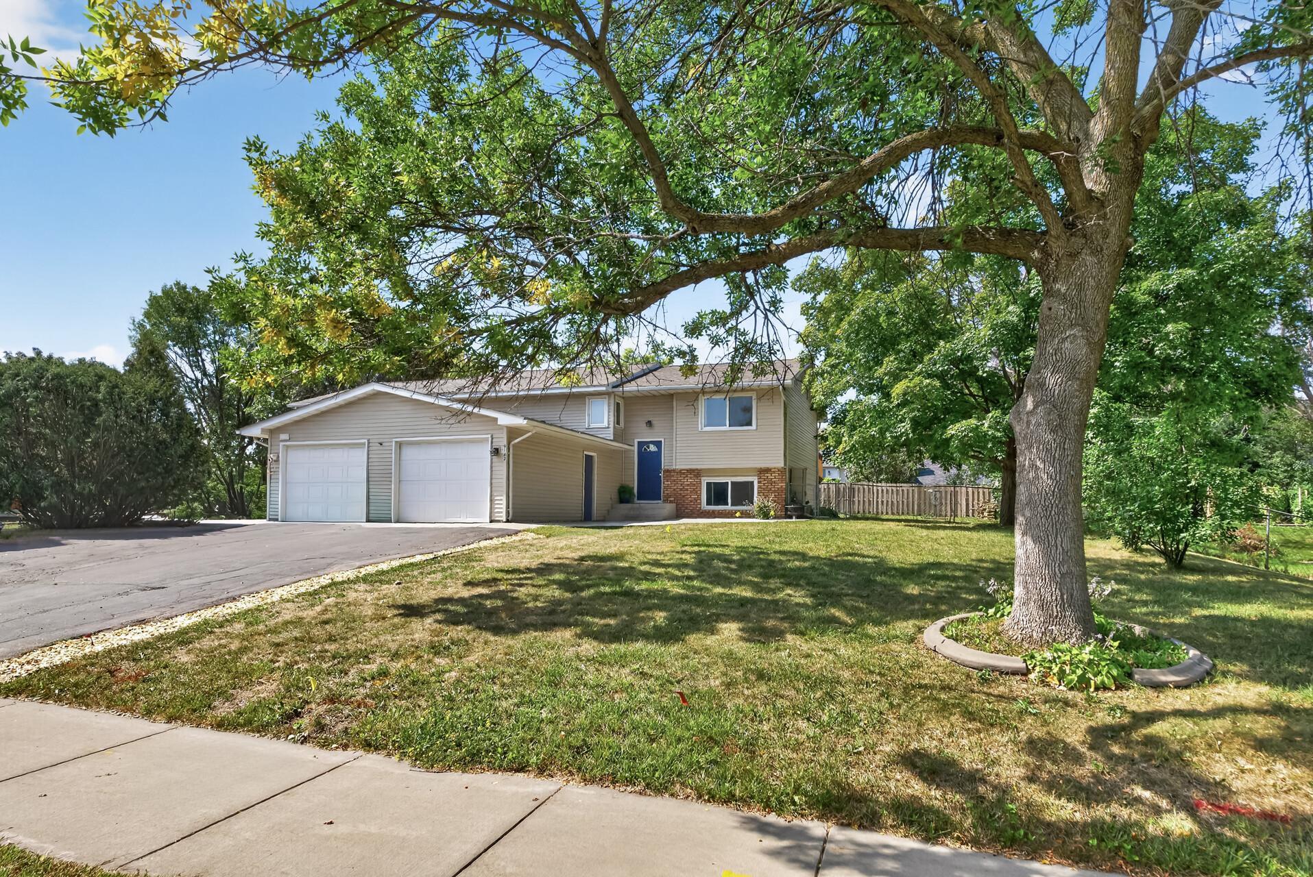 9143 Forestview Lane N Property Photo 4