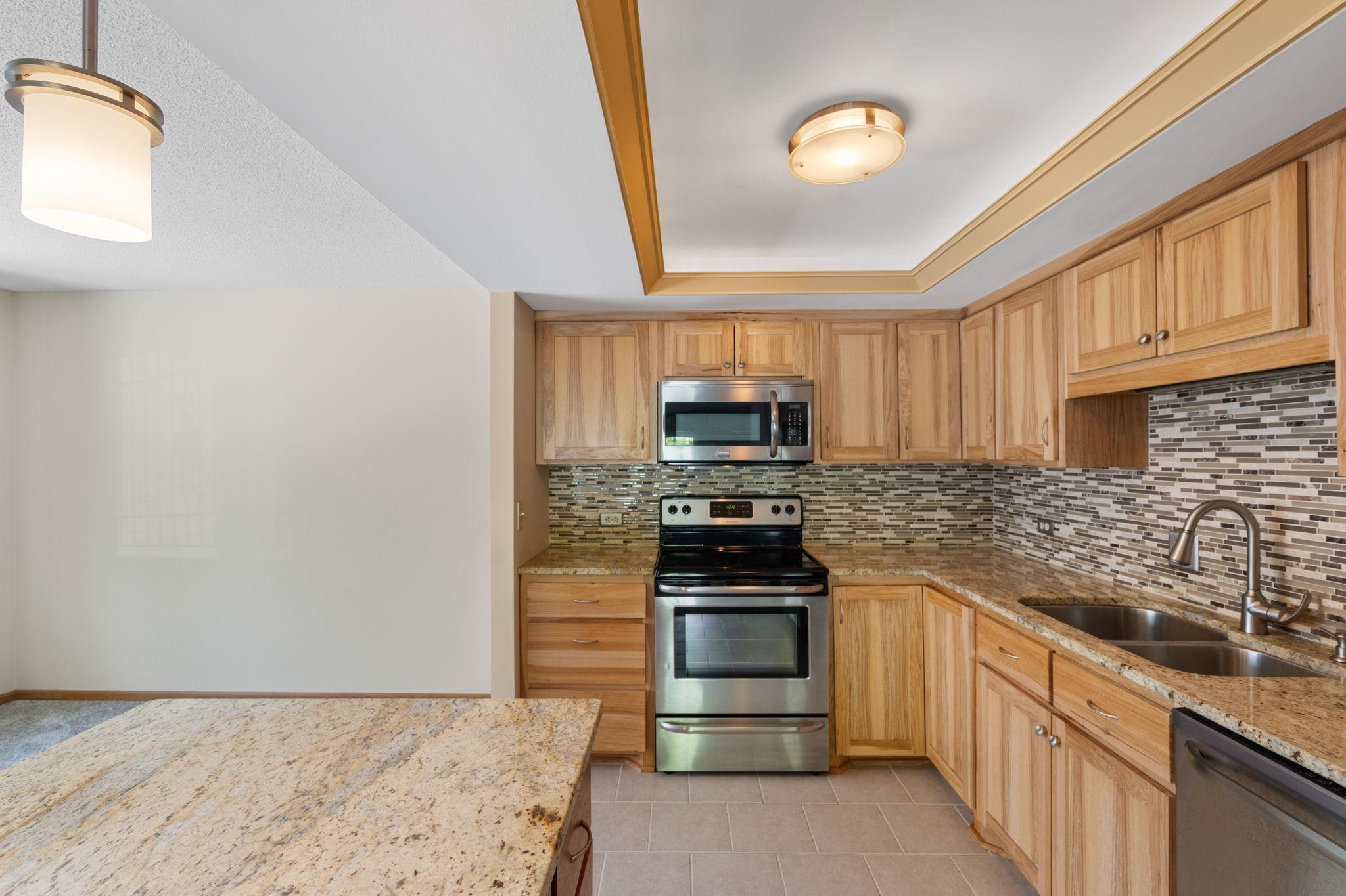 2885 Knox Avenue S 208 Property Photo 4