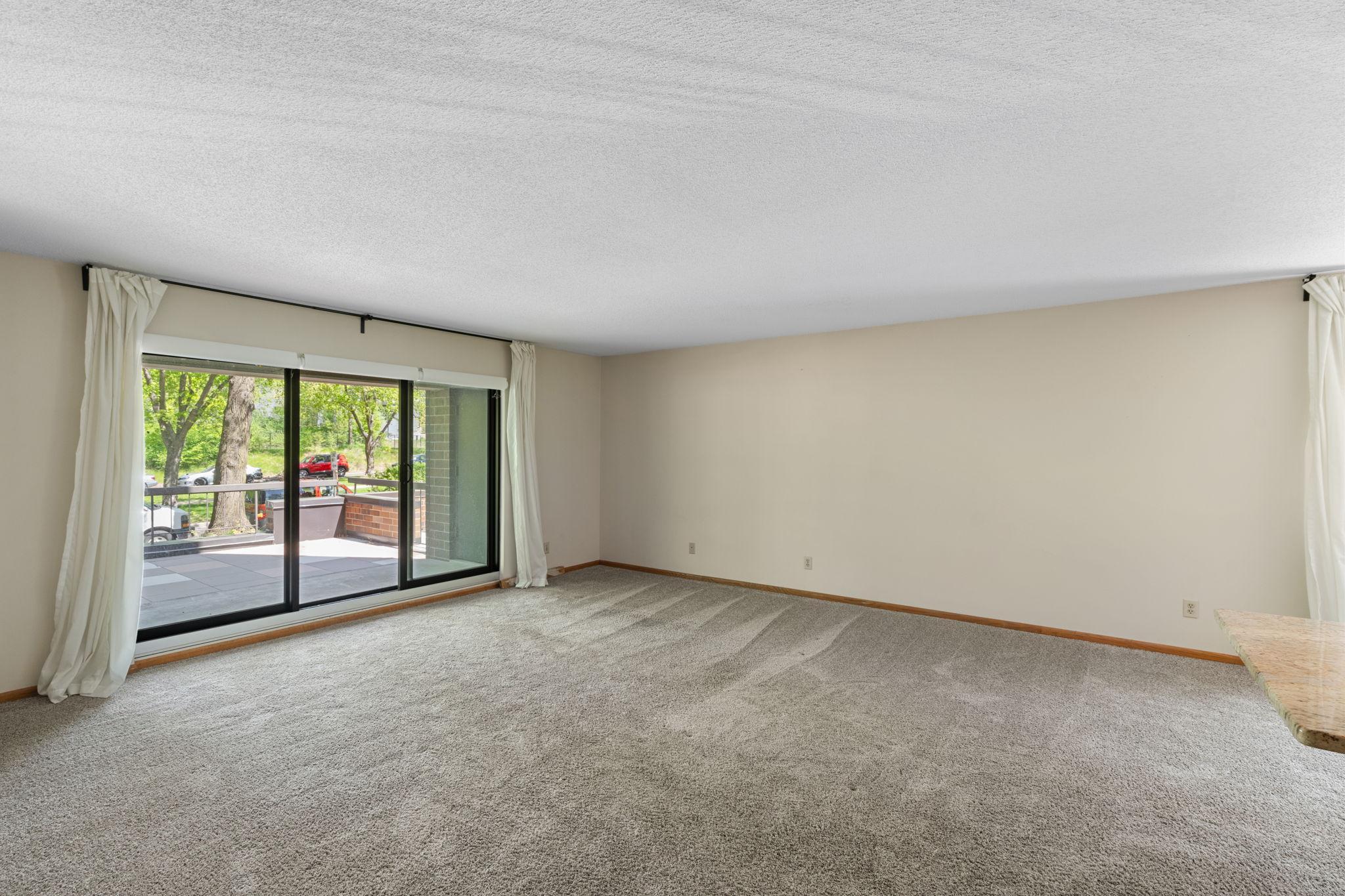 2885 Knox Avenue S 208 Property Photo 8