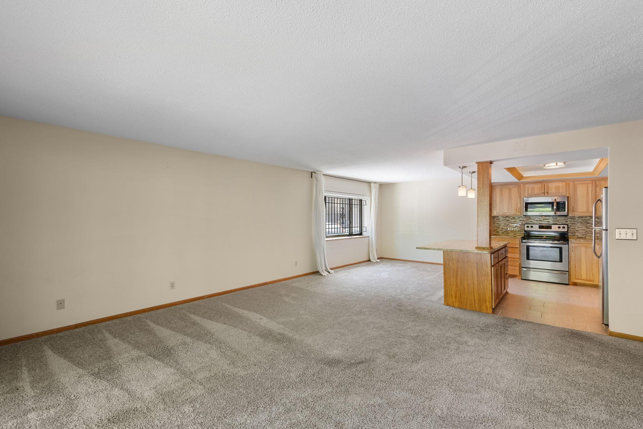 2885 Knox Avenue S 208 Property Photo 11