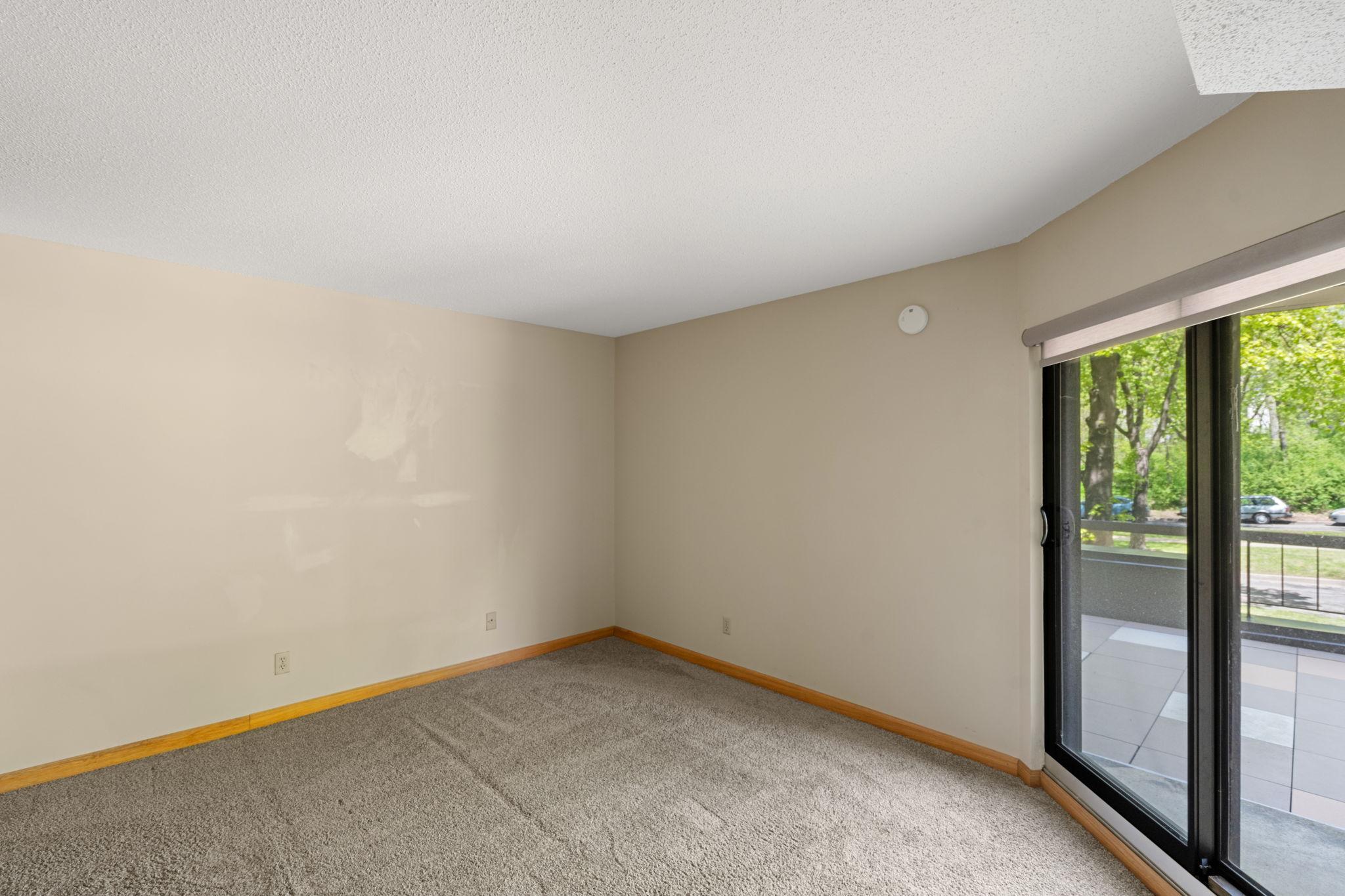 2885 Knox Avenue S 208 Property Photo 12
