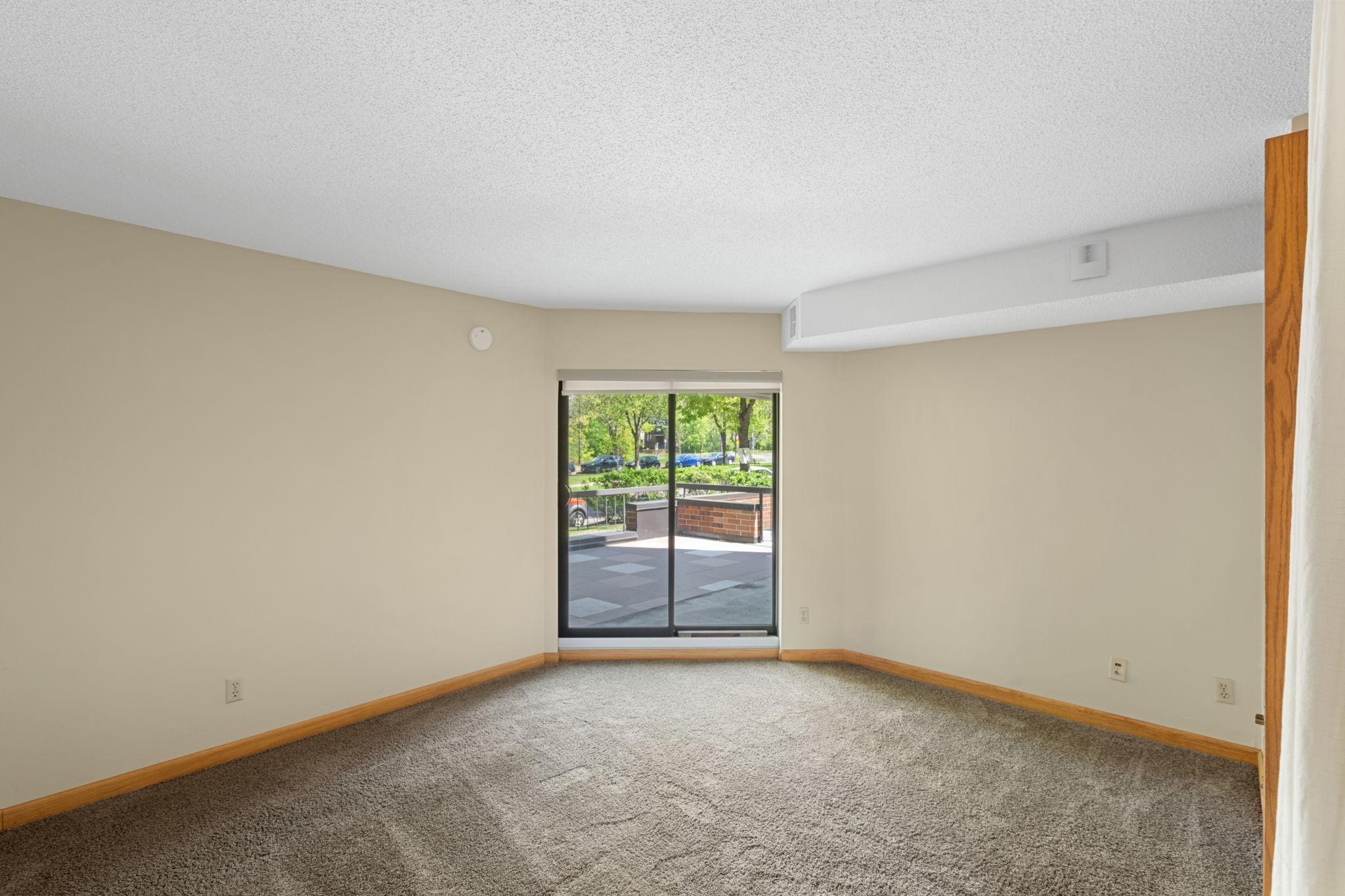 2885 Knox Avenue S 208 Property Photo 13