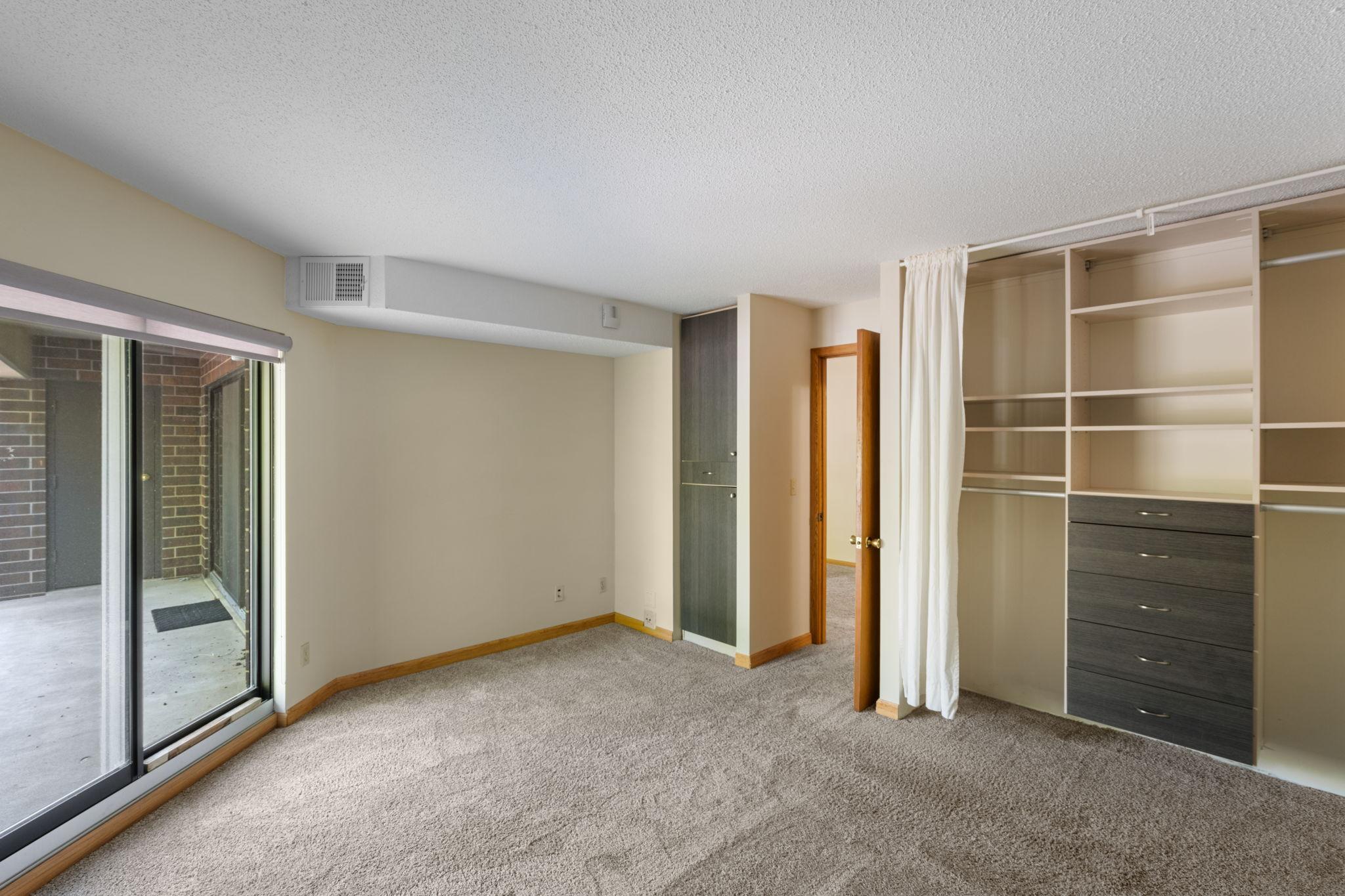 2885 Knox Avenue S 208 Property Photo 14