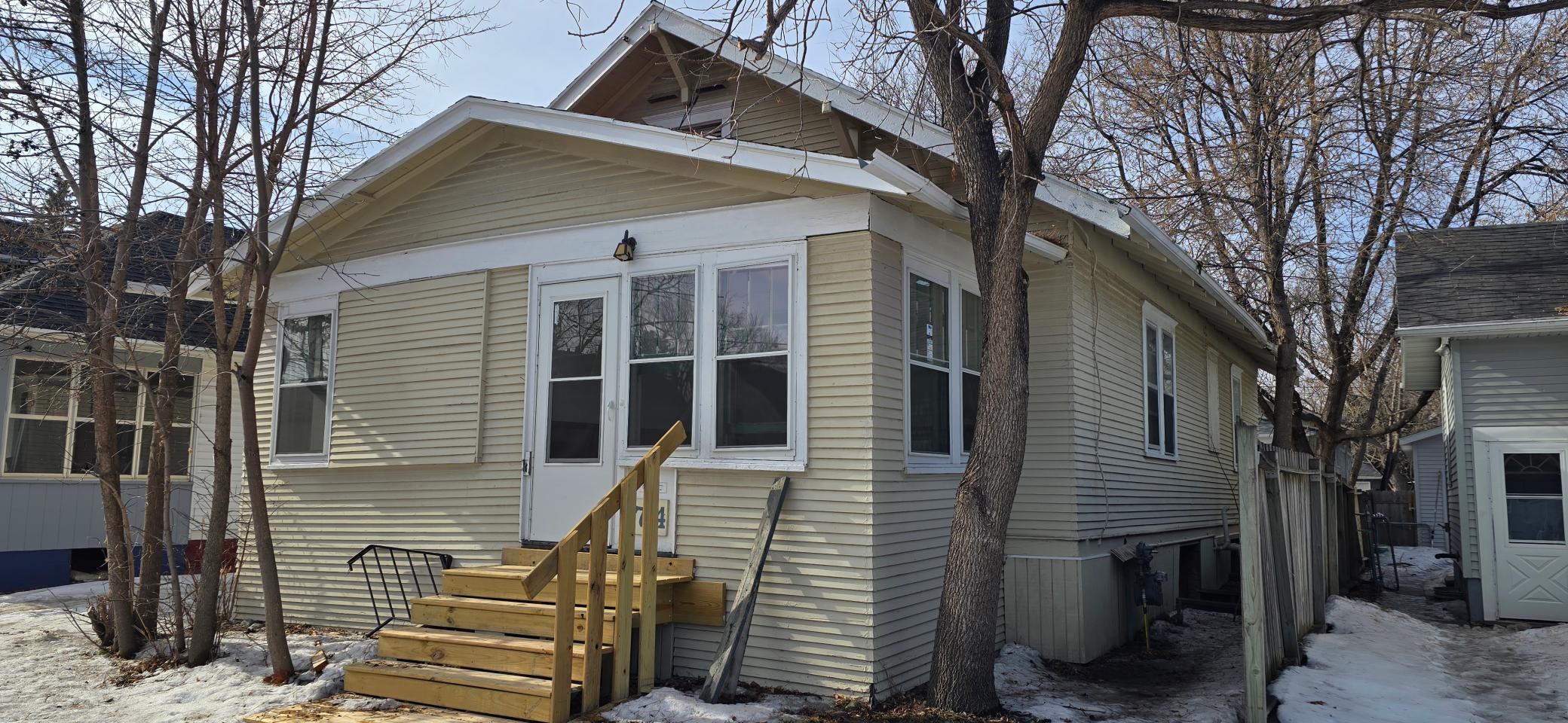 714 Oak Street N Property Photo 1