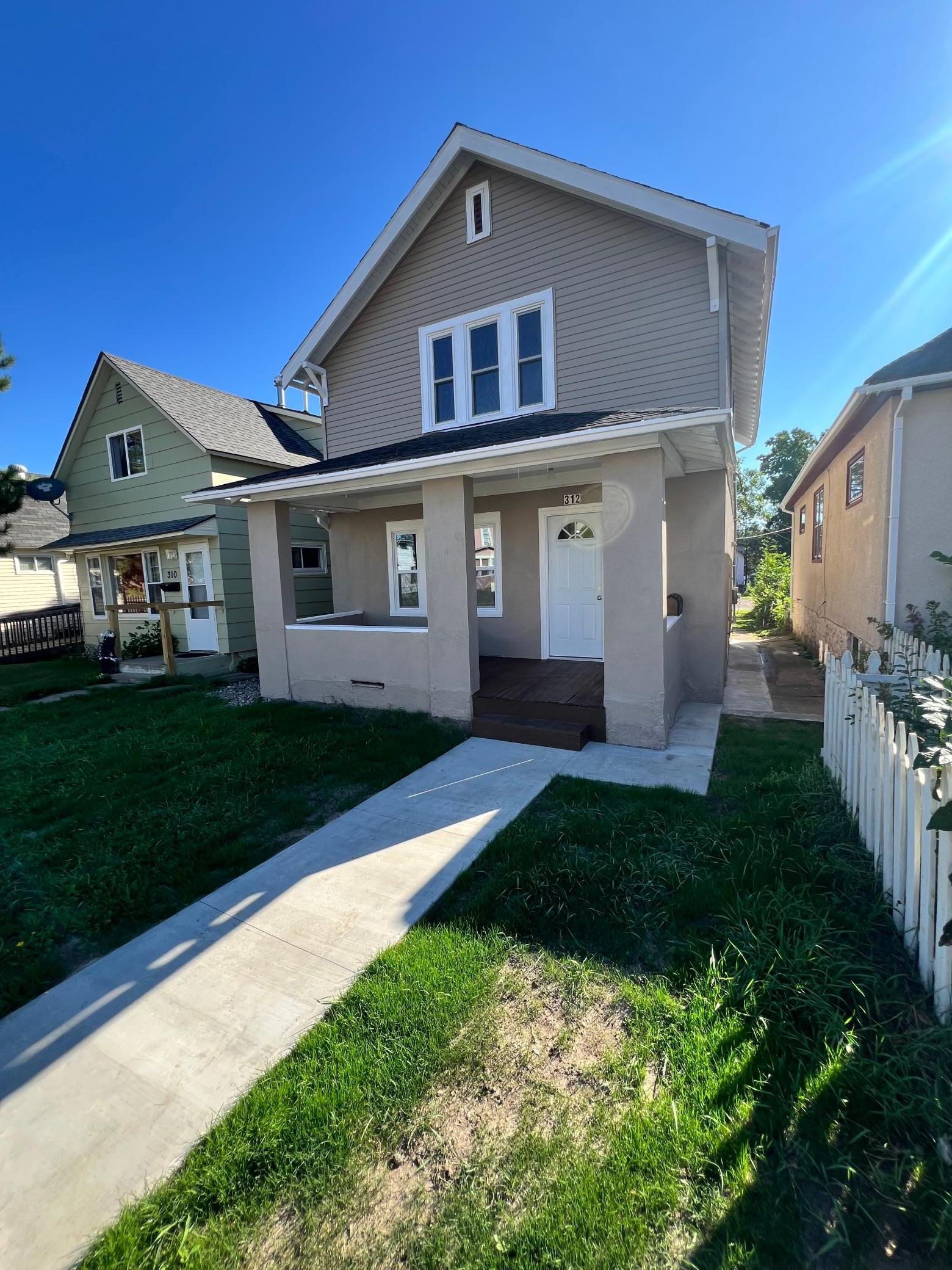 312 2nd Street Property Photo 3