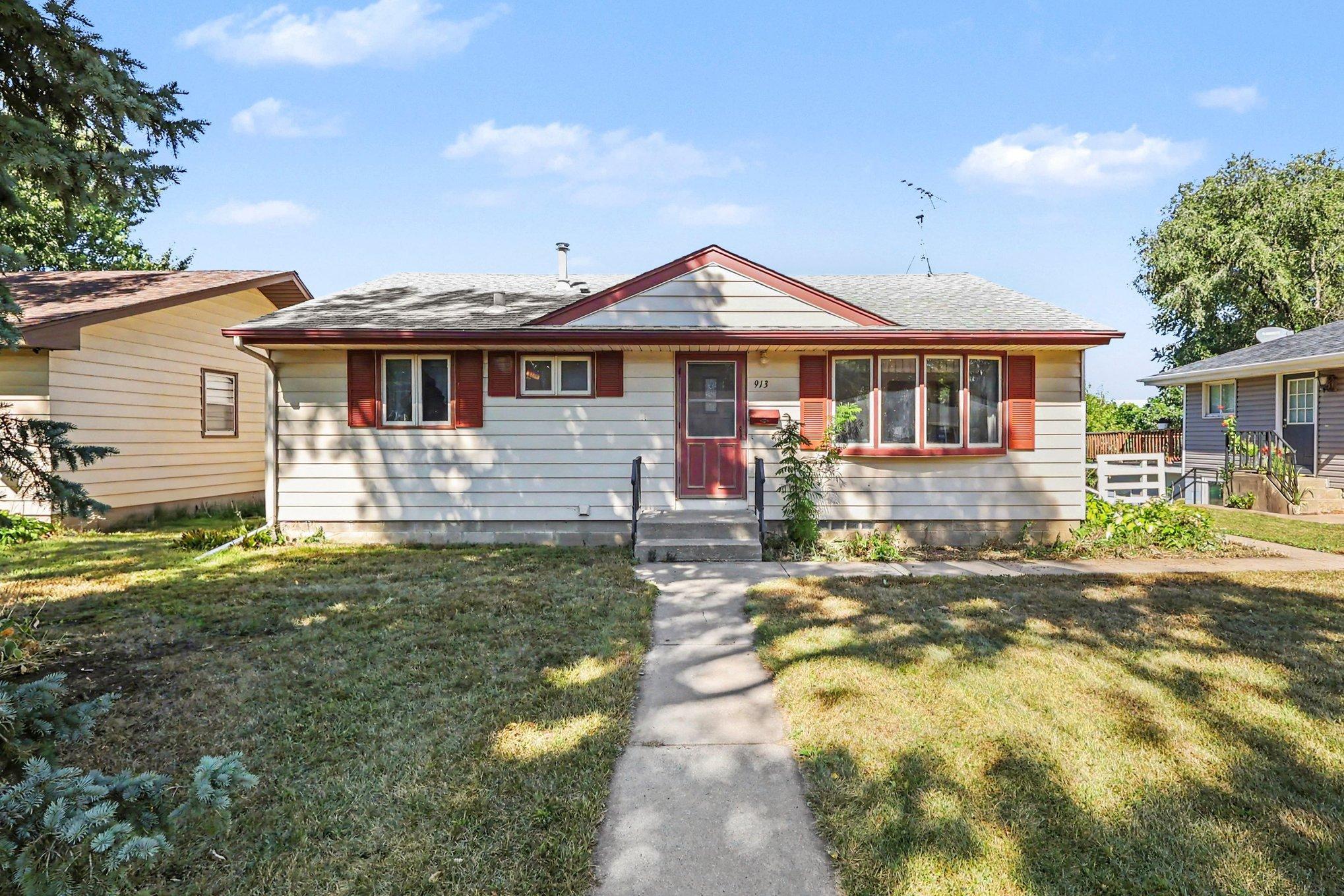913 7th Avenue E Property Photo 1