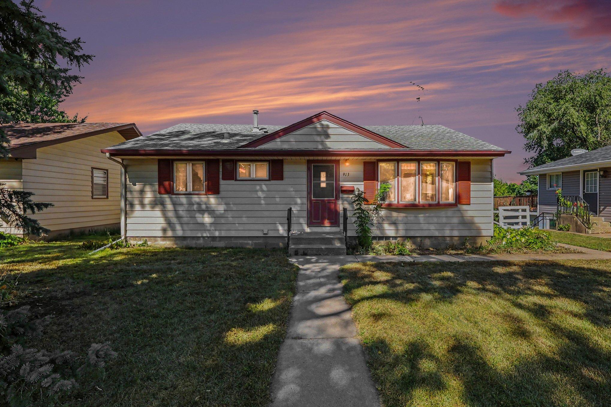 913 7th Avenue E Property Photo 2