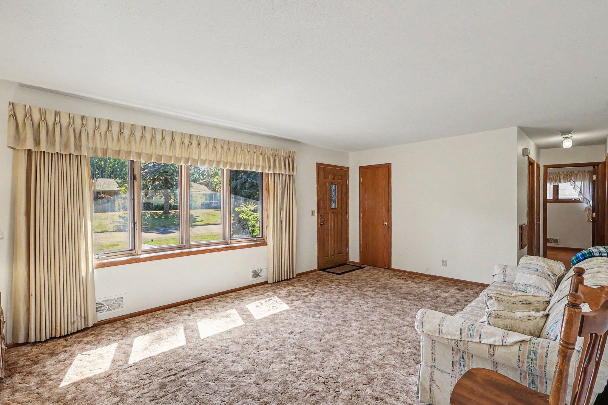 913 7th Avenue E Property Photo 3