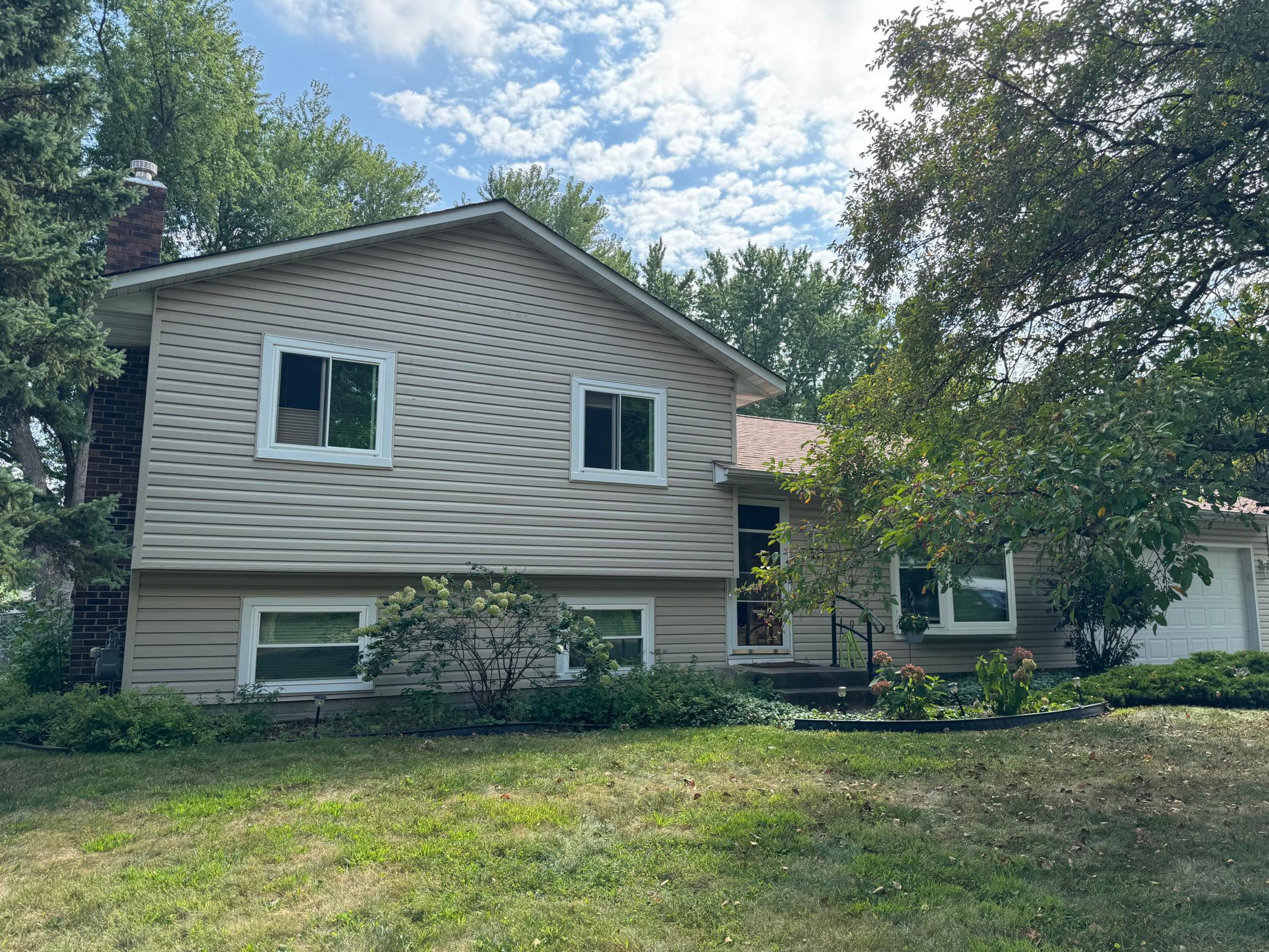 10557 104th Place N Property Photo 1