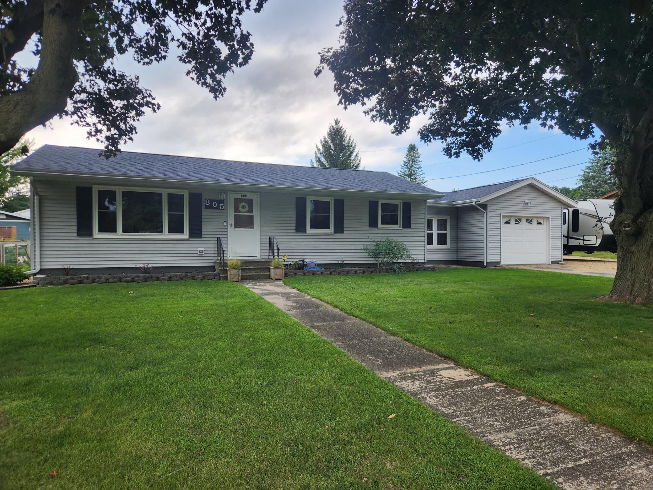 805 E County Road N