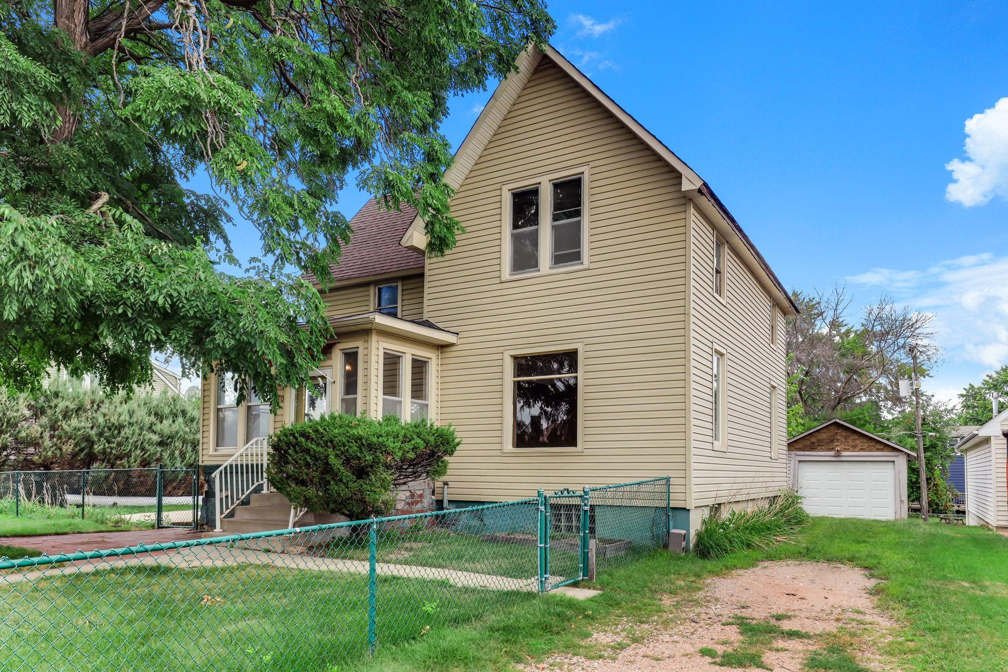 120 Railroad Street E Property Photo 2