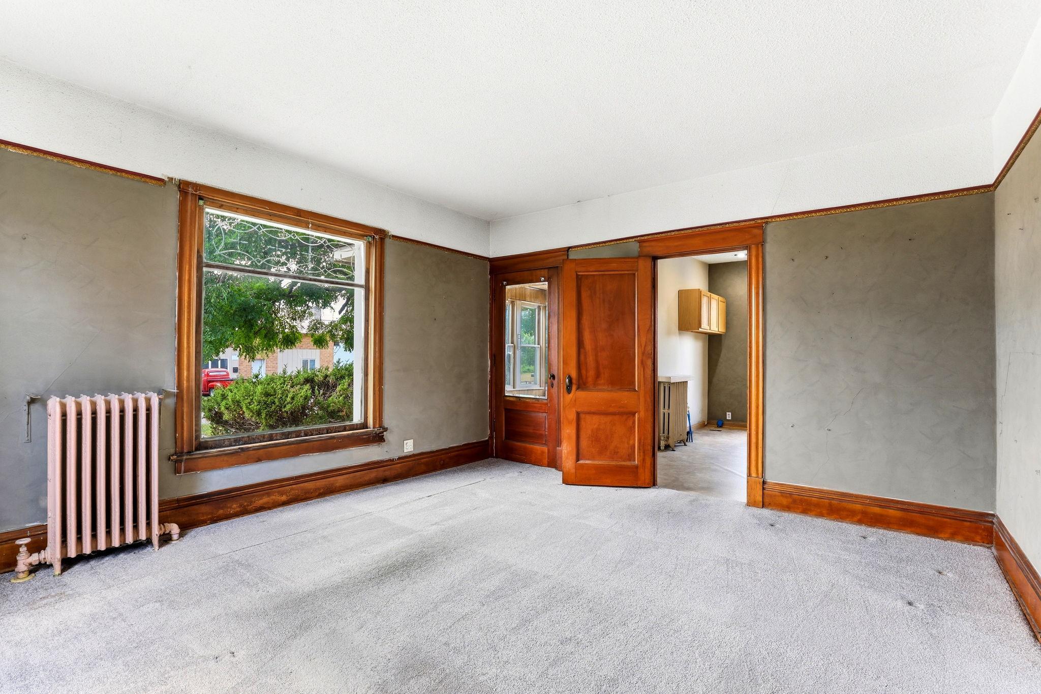 120 Railroad Street E Property Photo 5