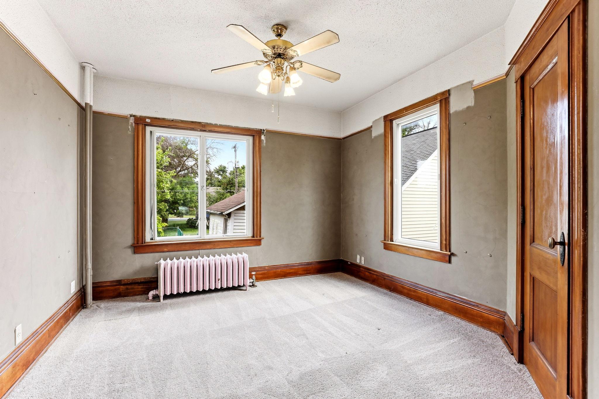 120 Railroad Street E Property Photo 6