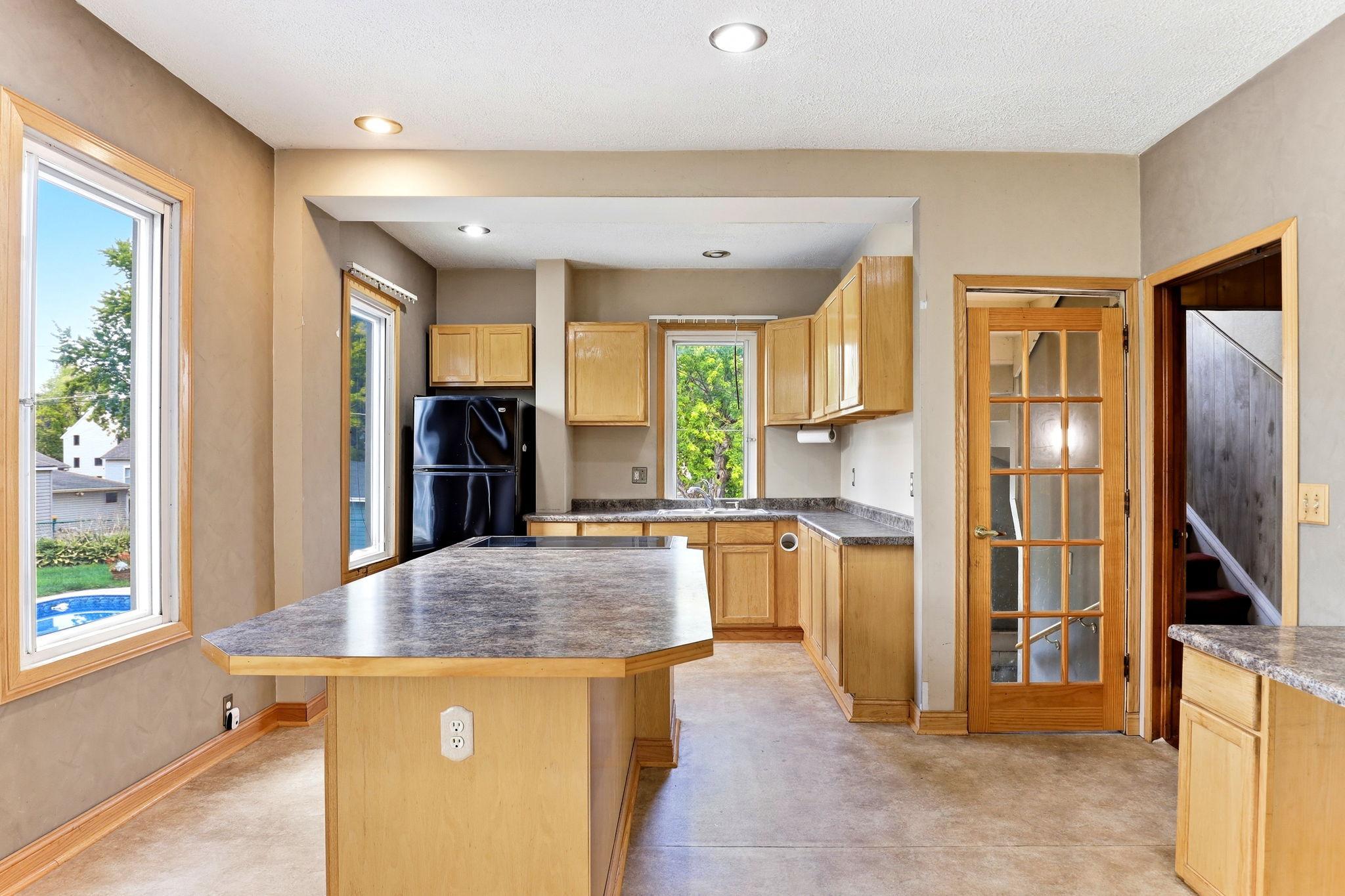120 Railroad Street E Property Photo 10