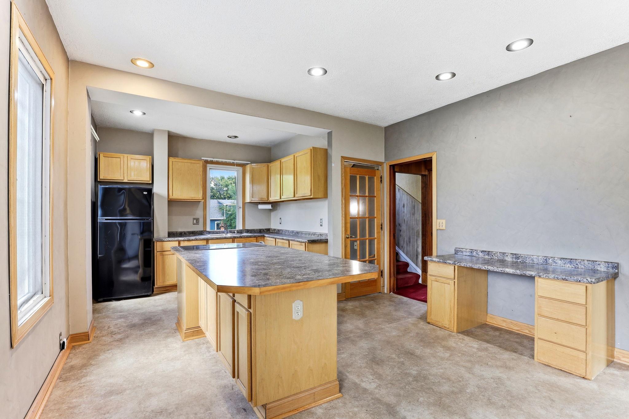 120 Railroad Street E Property Photo 11