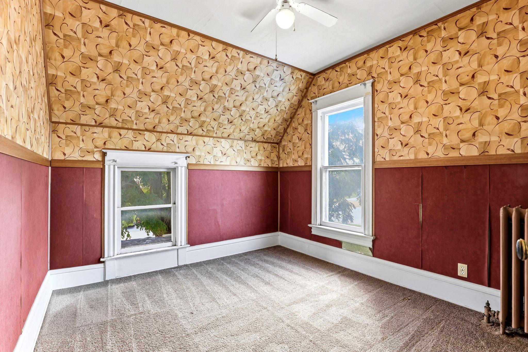 120 Railroad Street E Property Photo 13