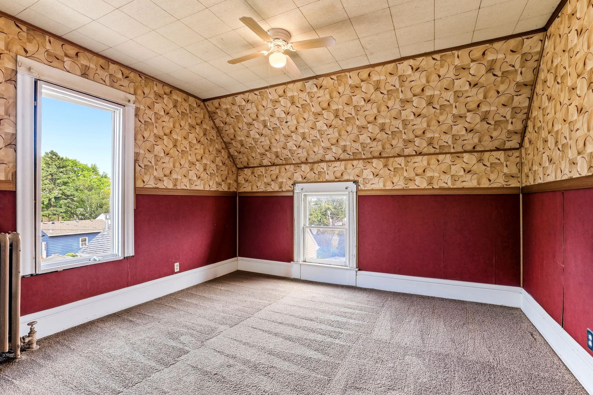120 Railroad Street E Property Photo 15
