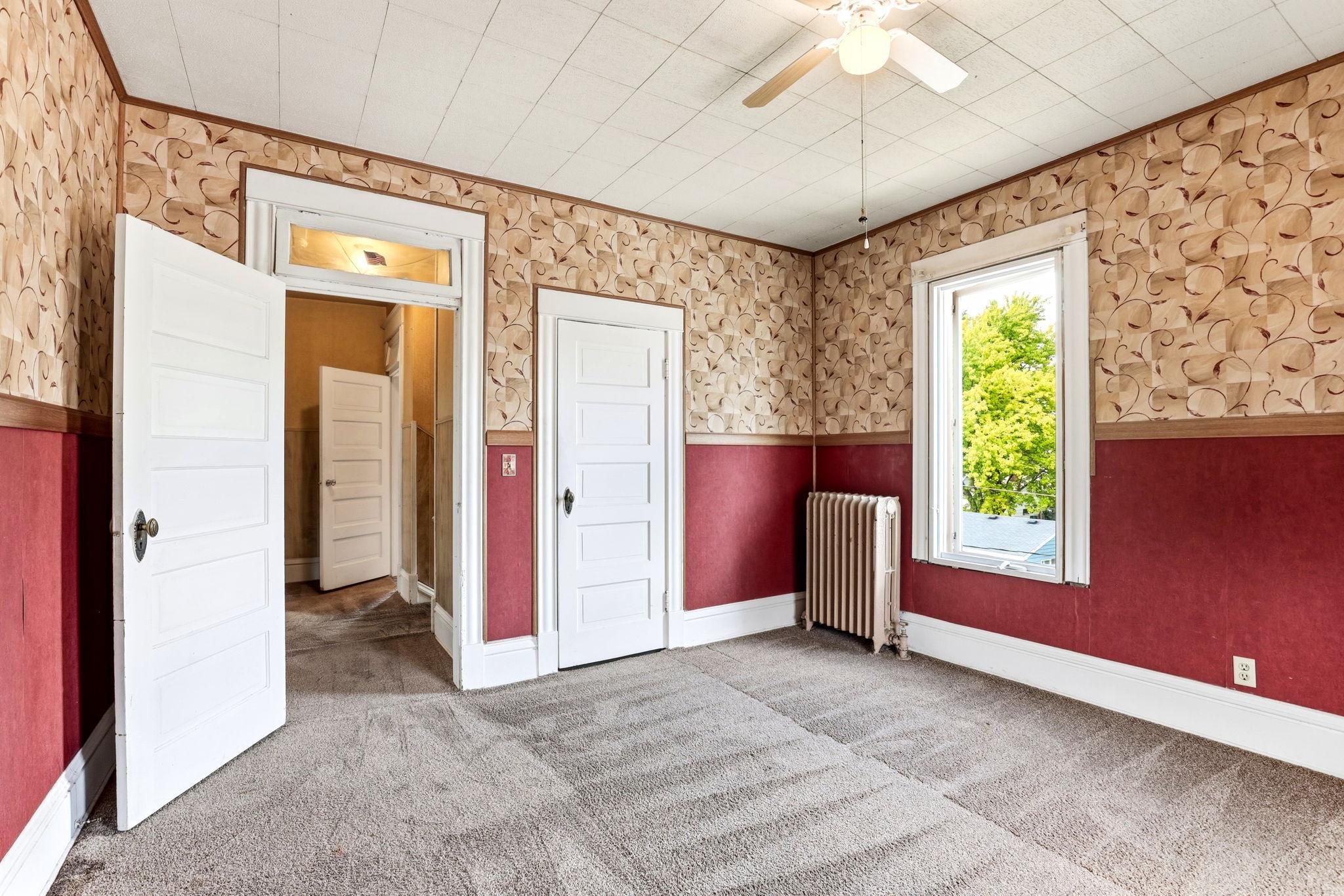 120 Railroad Street E Property Photo 16