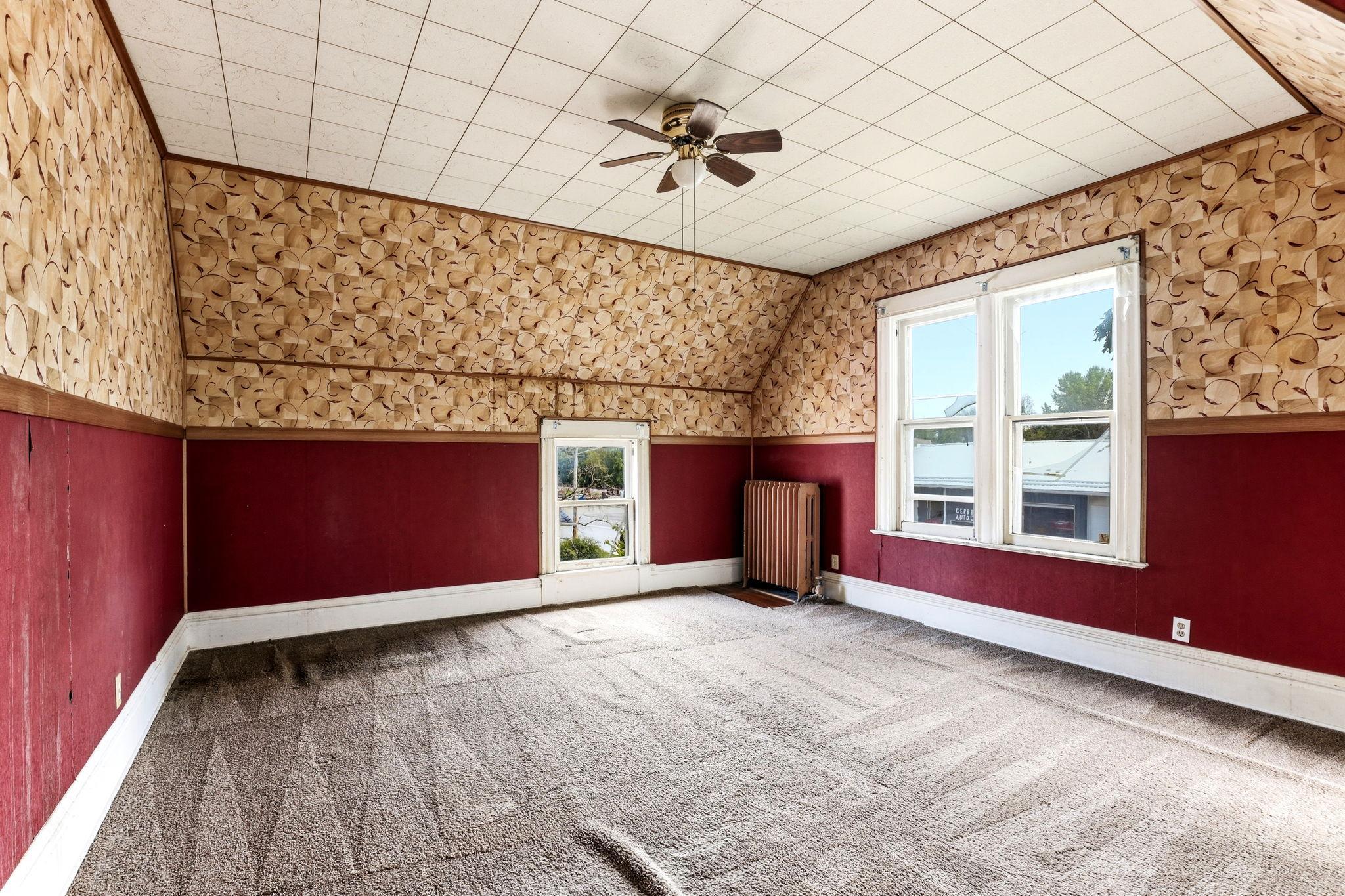 120 Railroad Street E Property Photo 17
