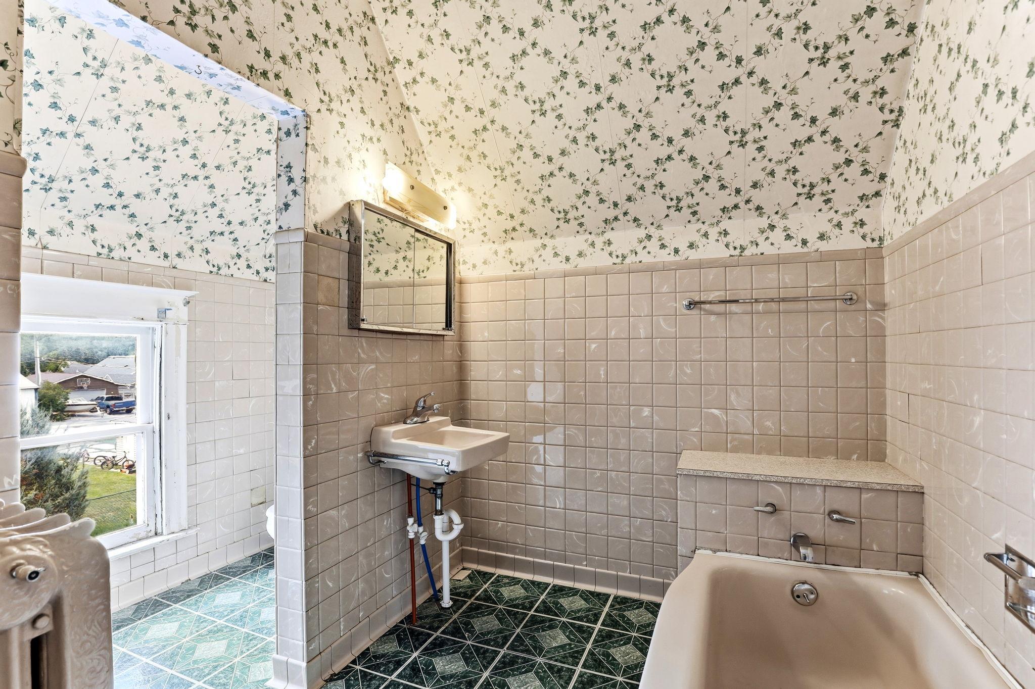 120 Railroad Street E Property Photo 19