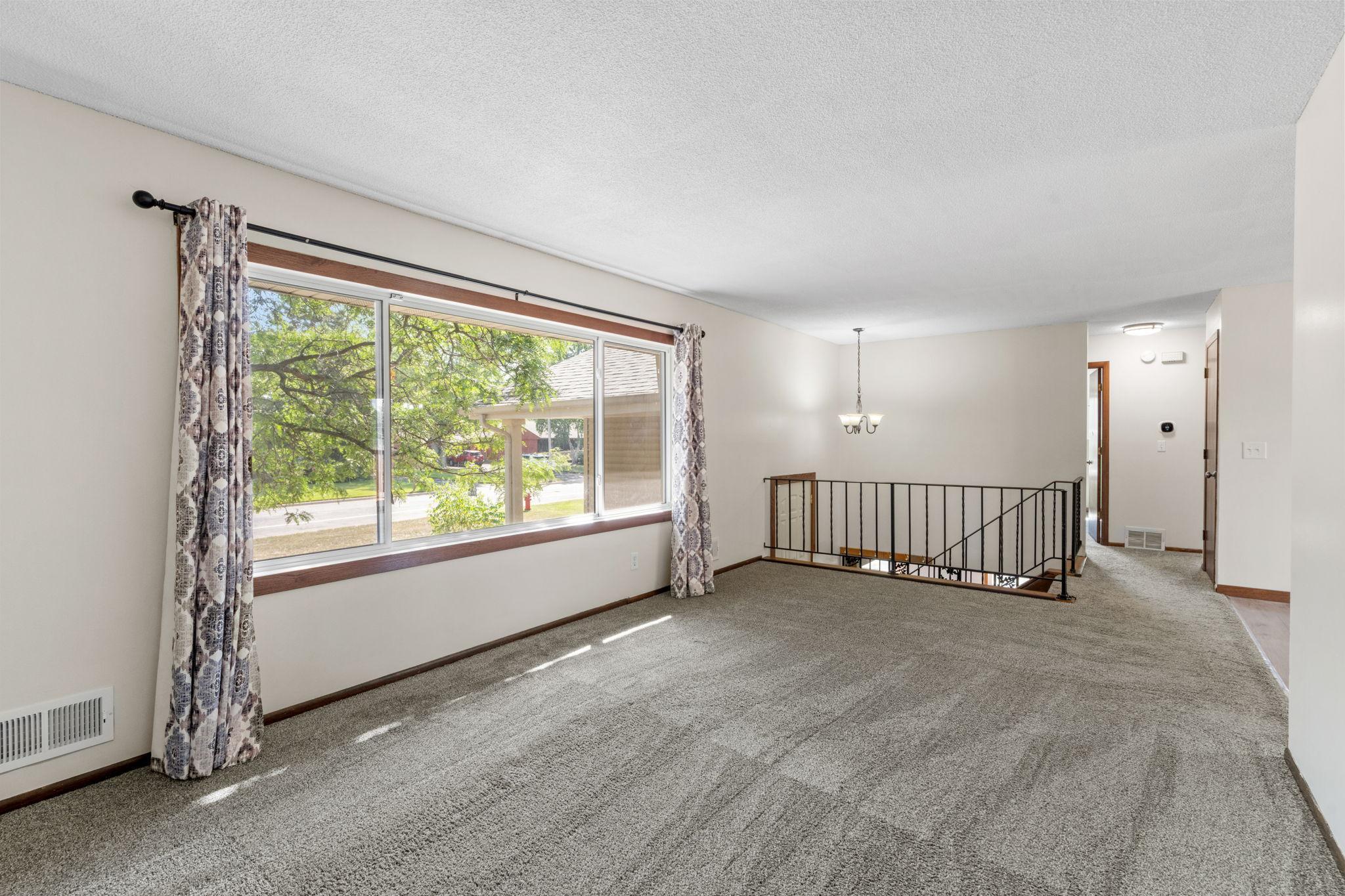 11833 Kentucky Avenue N Property Photo 5