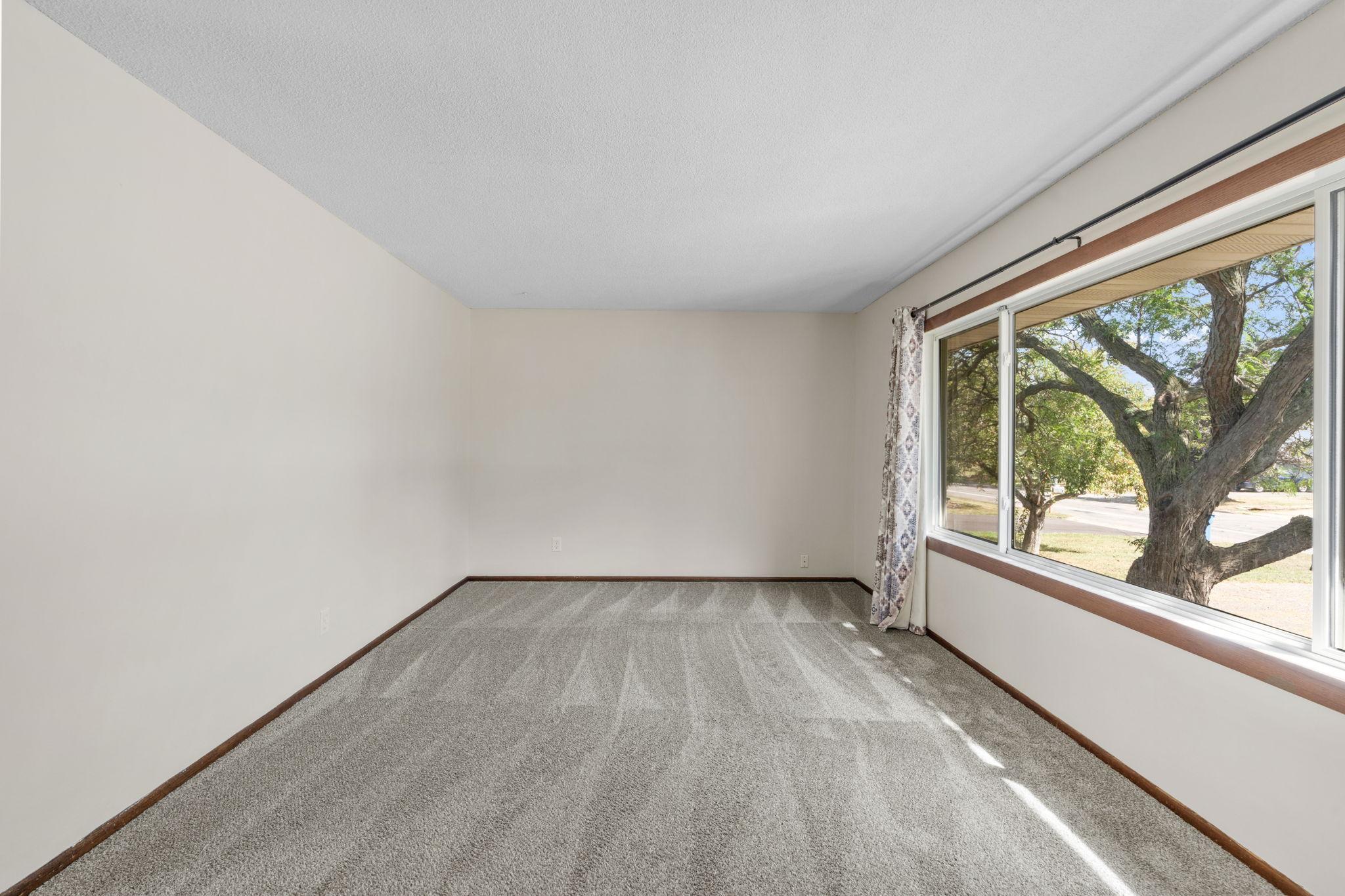 11833 Kentucky Avenue N Property Photo 6