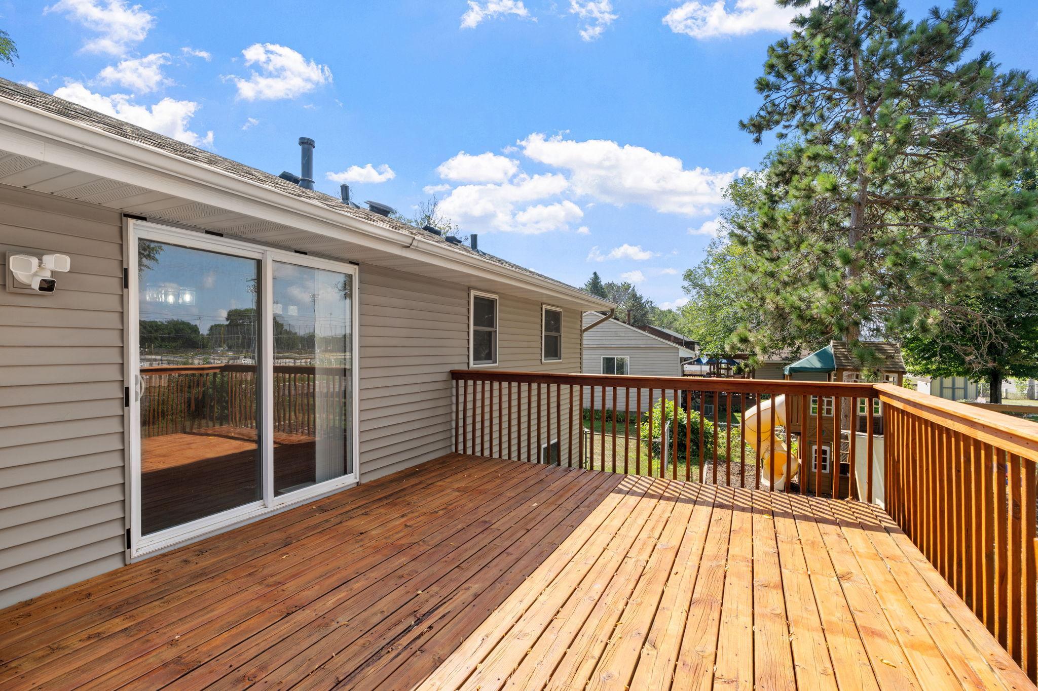11833 Kentucky Avenue N Property Photo 8