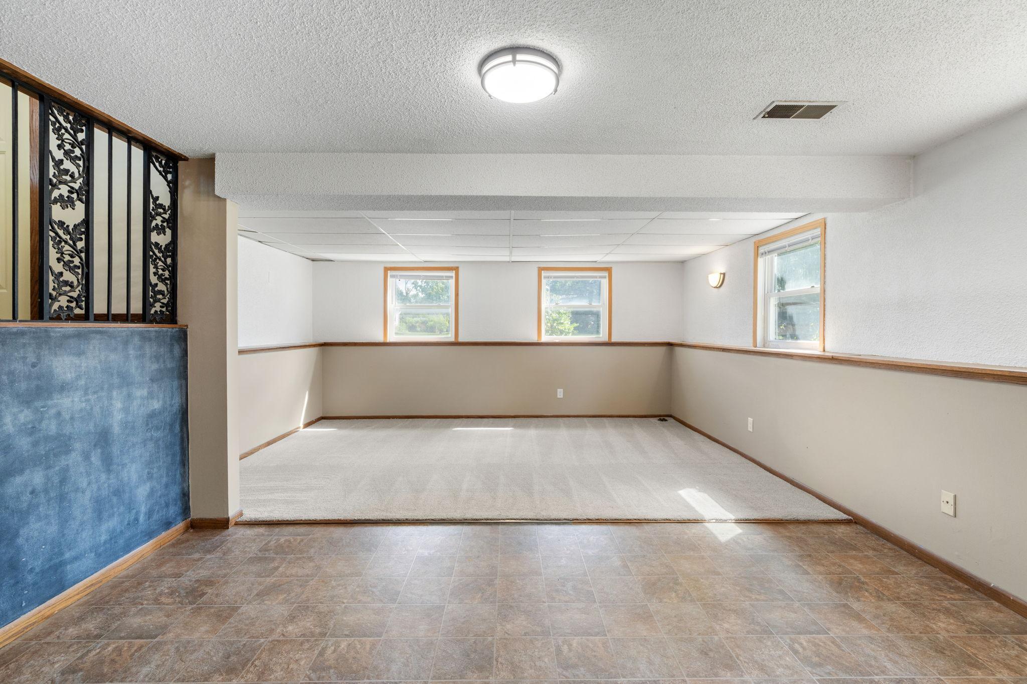 11833 Kentucky Avenue N Property Photo 13