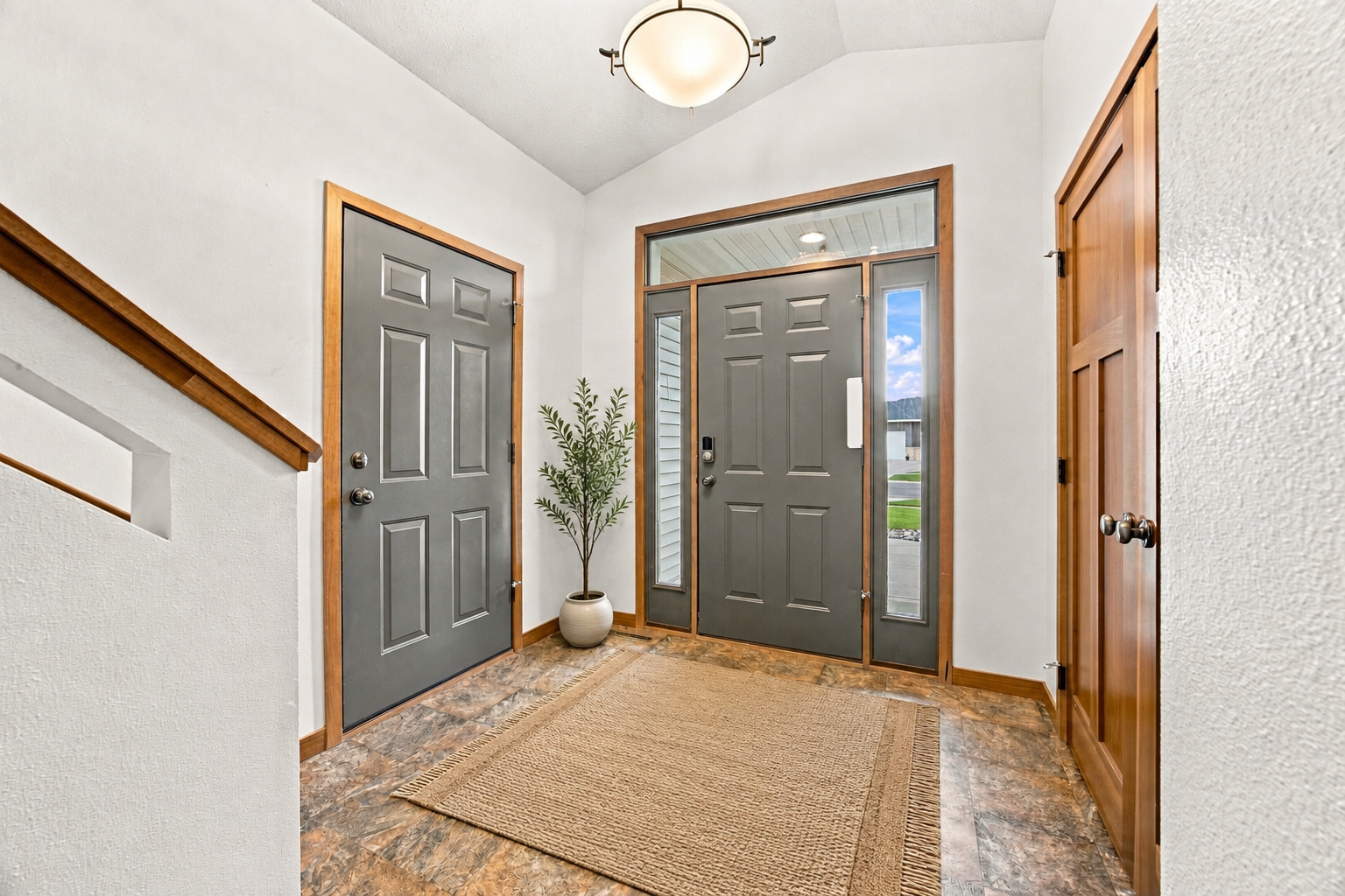 5004 Loden Court S Property Photo 10