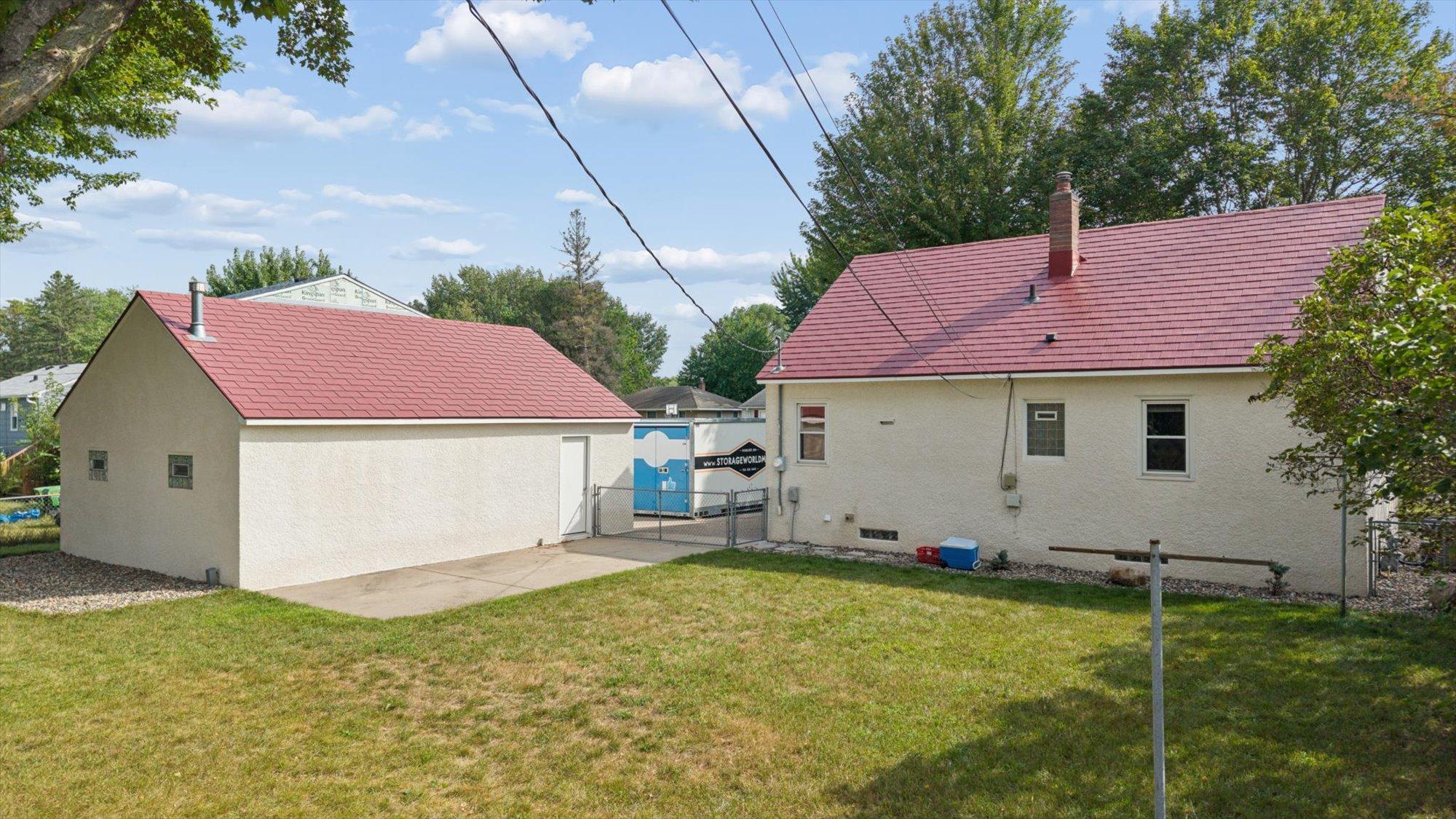 1747 Pinewood Drive Property Photo 2