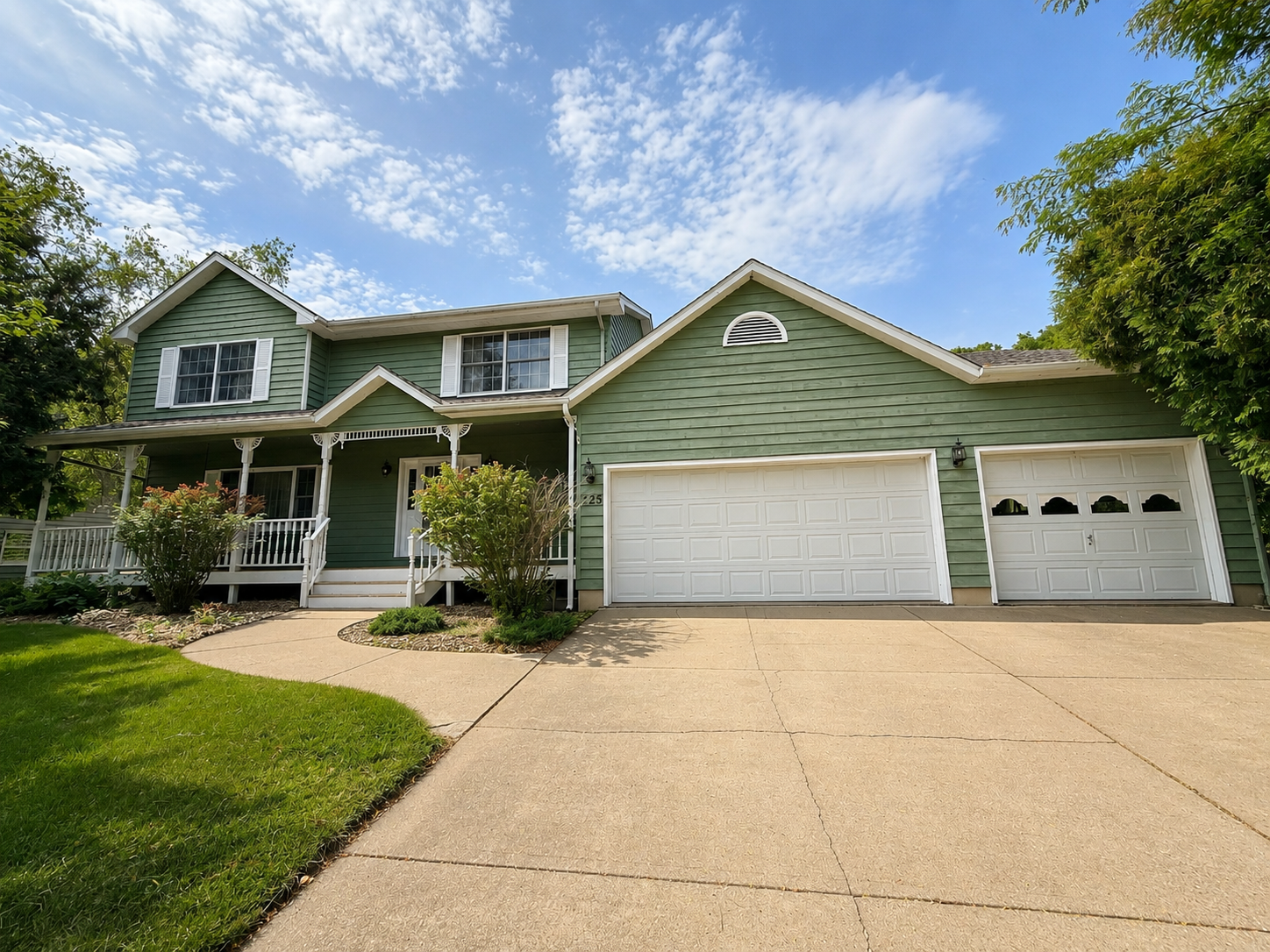 225 Oak Leaf Drive Property Photo 1