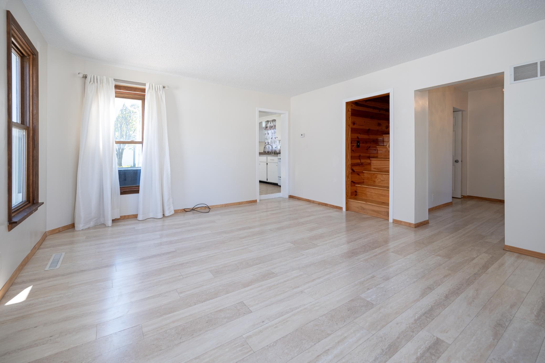 306 1st Street E Property Photo 3
