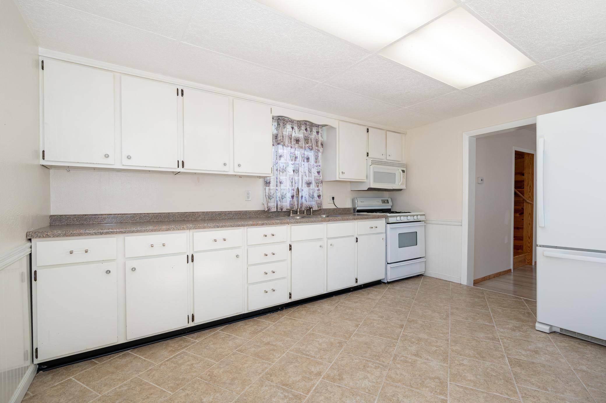 306 1st Street E Property Photo 12