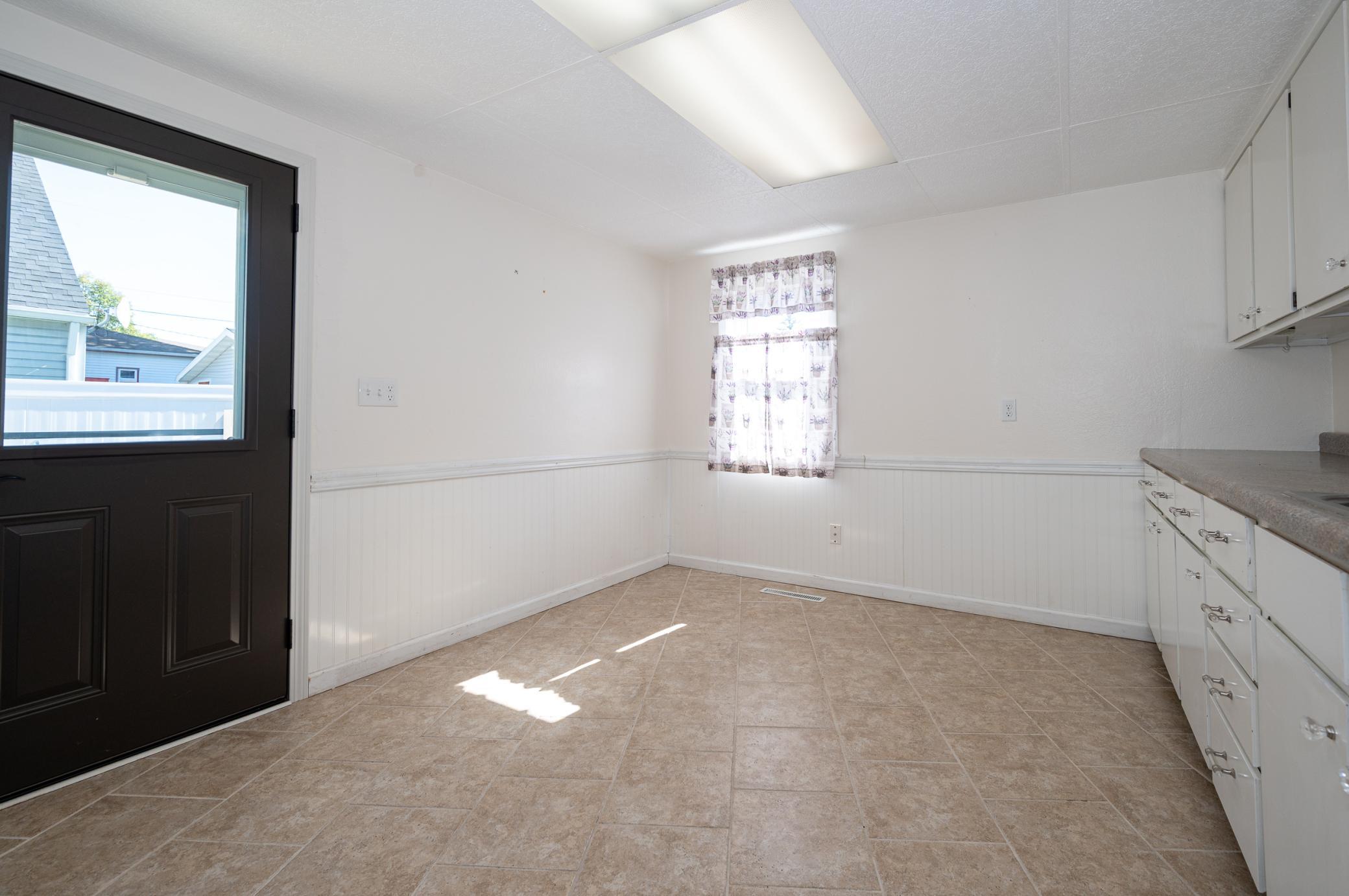 306 1st Street E Property Photo 14