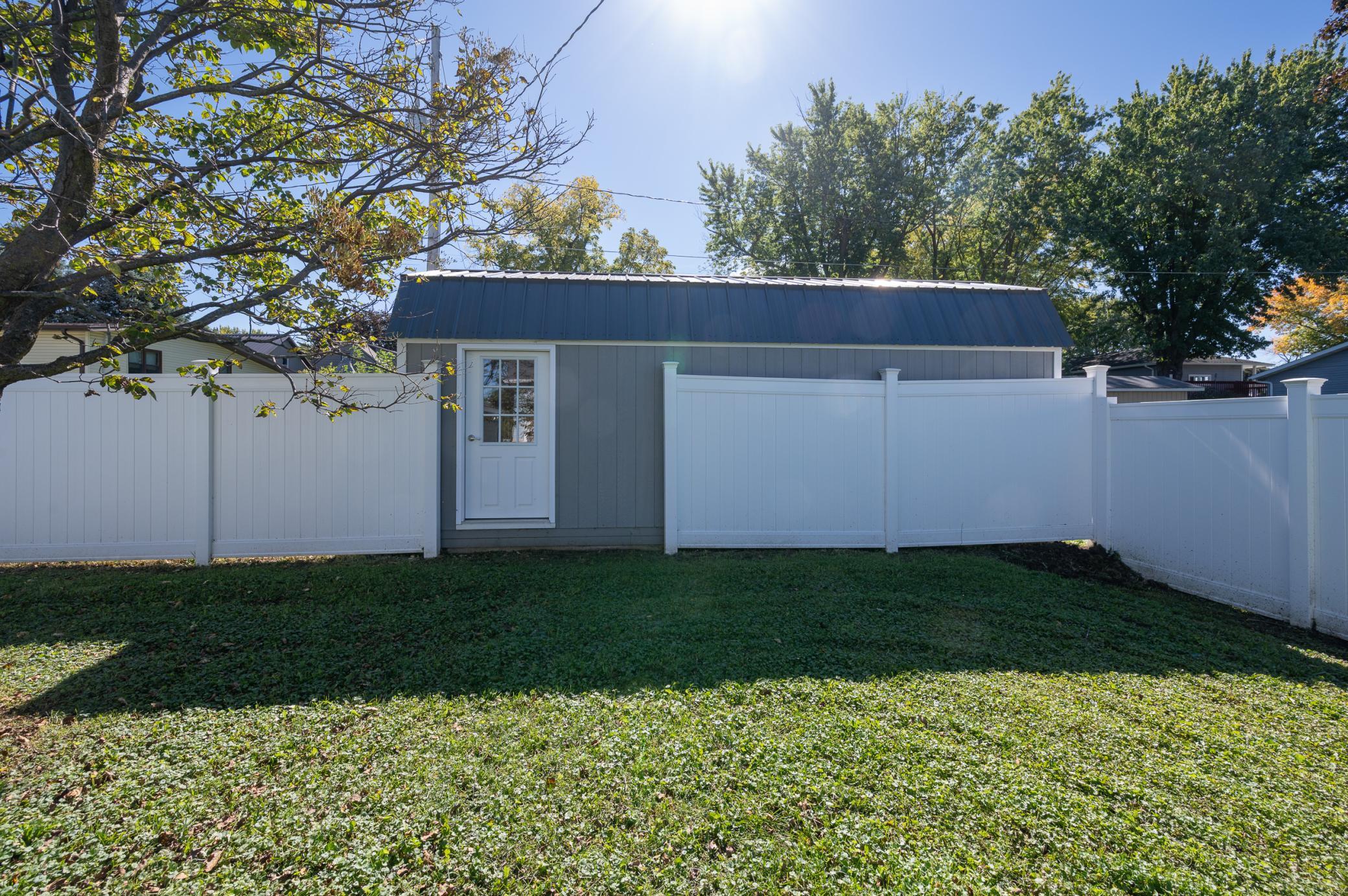 306 1st Street E Property Photo 16