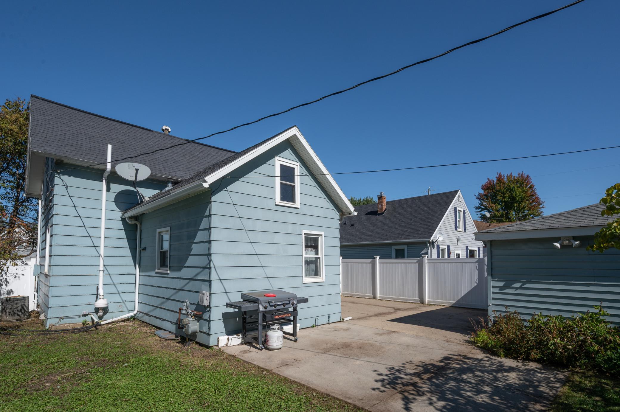 306 1st Street E Property Photo 18