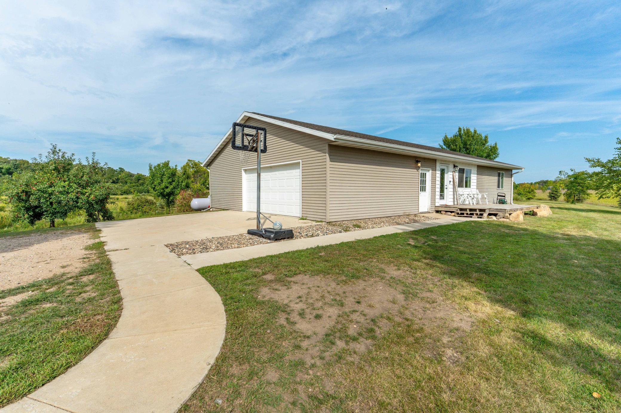 18613 Peninsula Trail Property Photo 1
