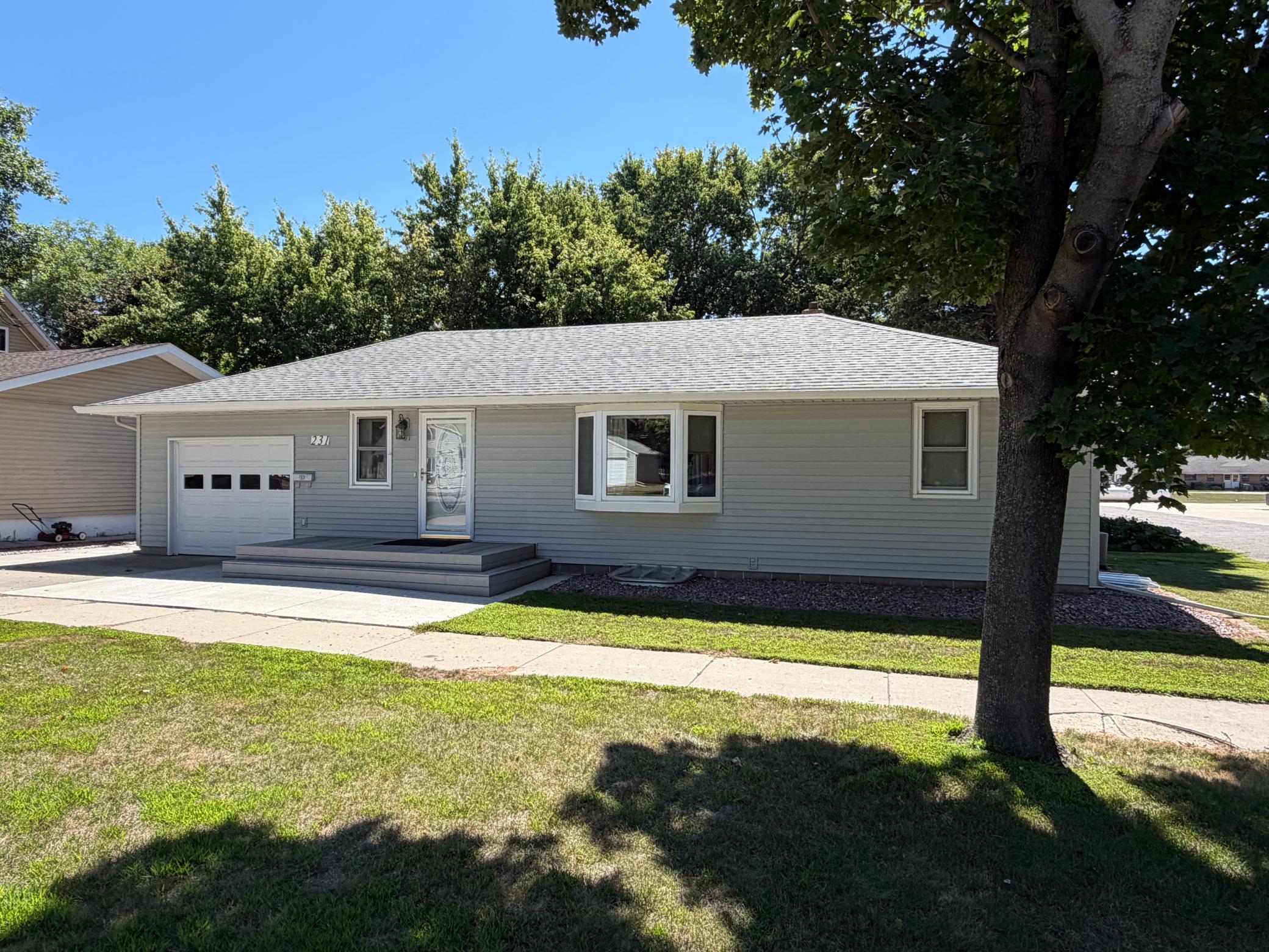 231 Elizabeth Street E Property Photo 1